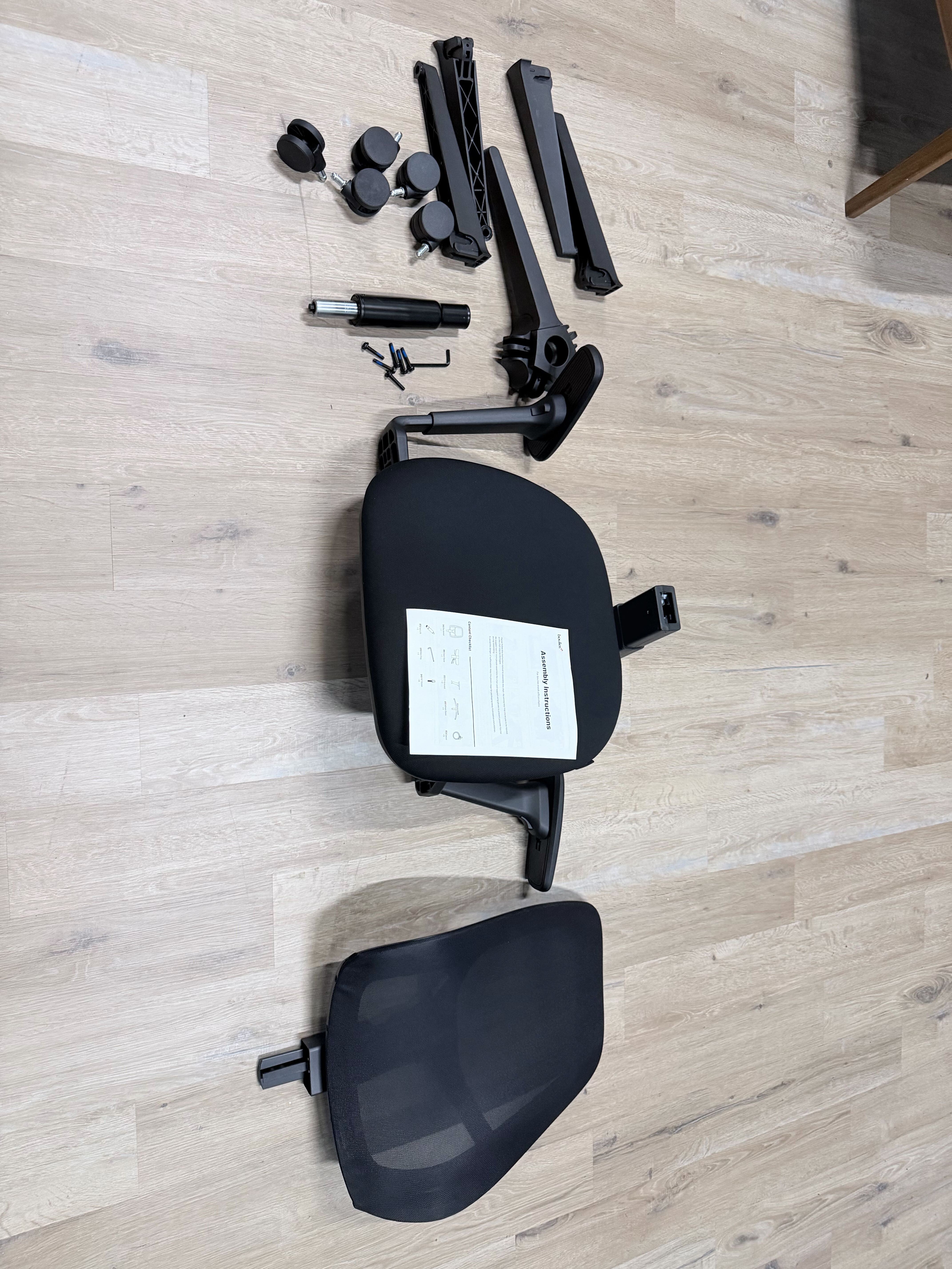 תהליך בניית הכיסא למשרד ביתי Boulies OP180