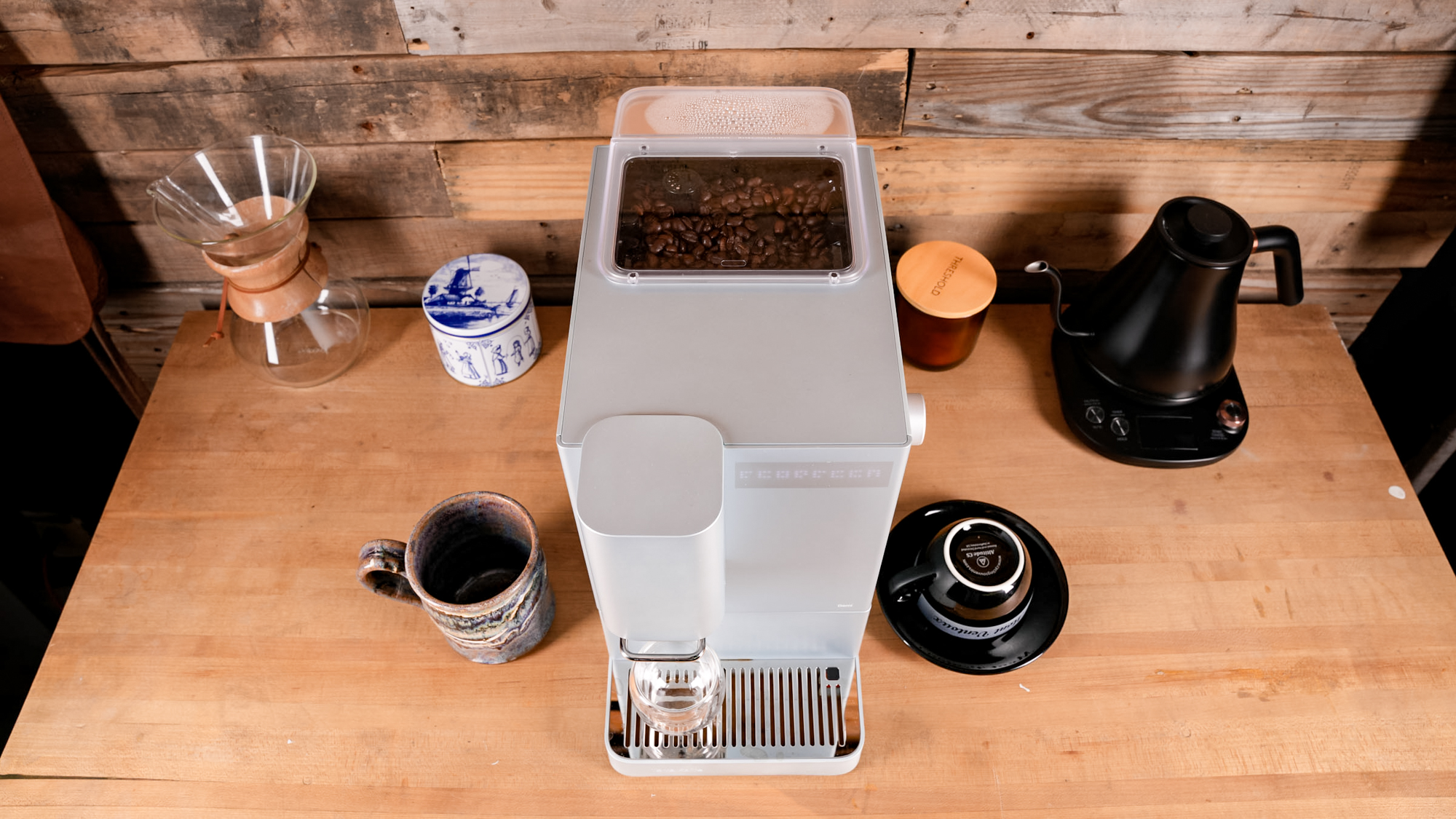 מכונת אספרסו Terra Kaffe Demi על משטח מטבח