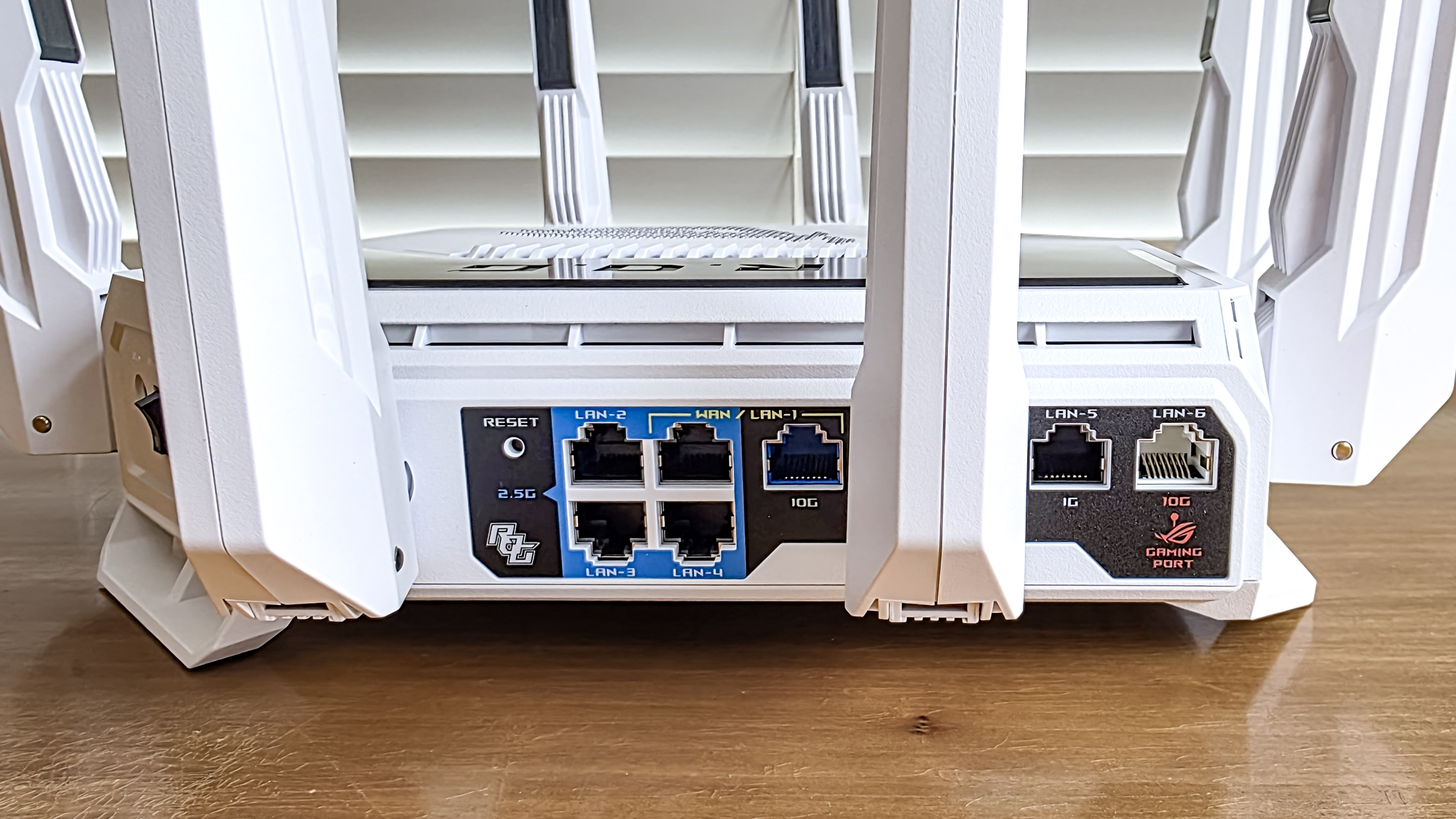 יציאות רשת בגב נתב Asus ROG Rapture GT-BE19000AI