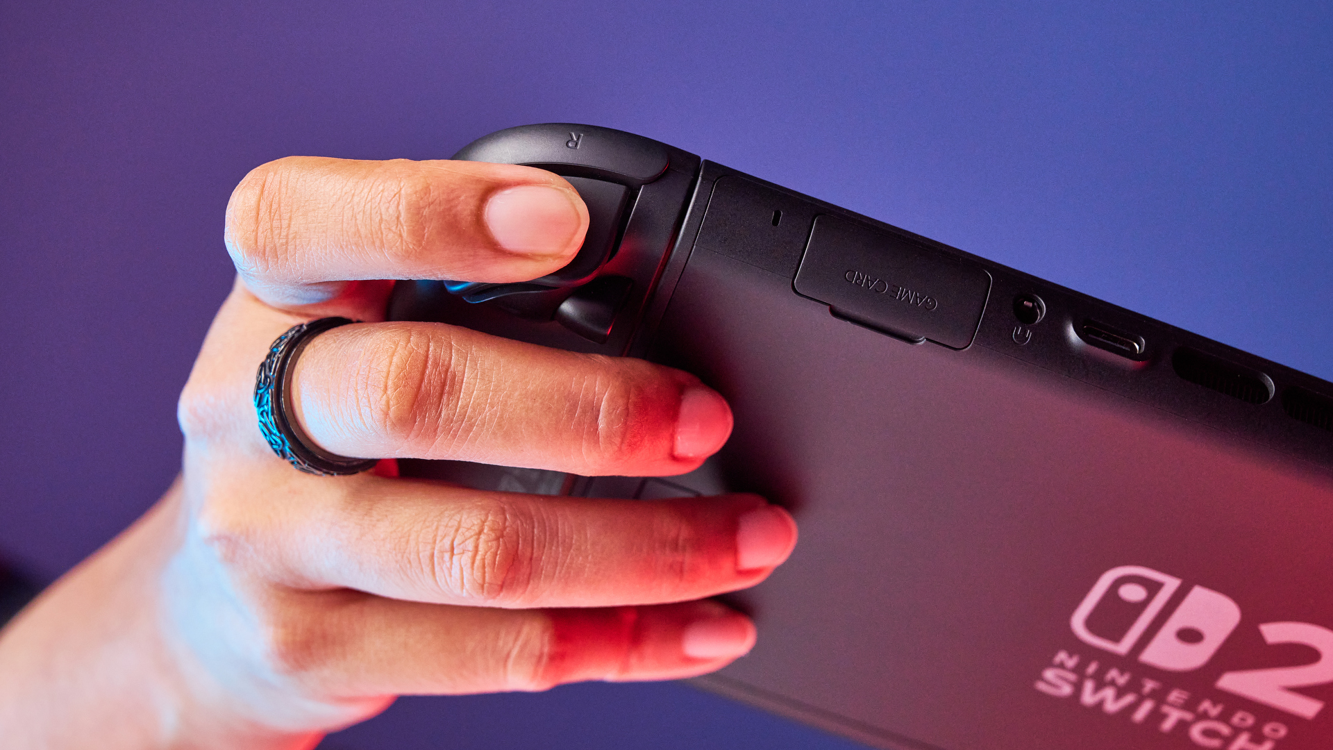 Nintendo Switch 2 שצולם תחת תאורת RGB