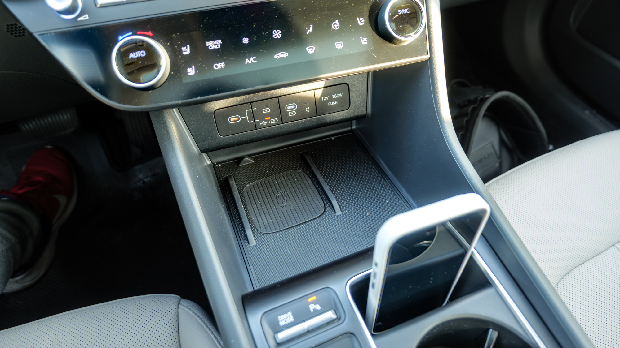 סקירת יונדאי סונטה היברידית 2026.