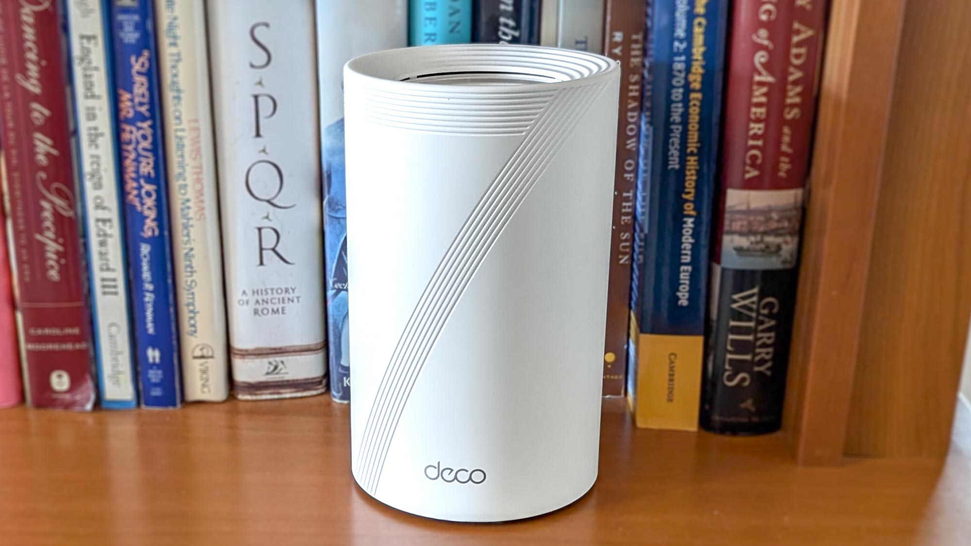 TP-Link Deco BE63 על שולחן