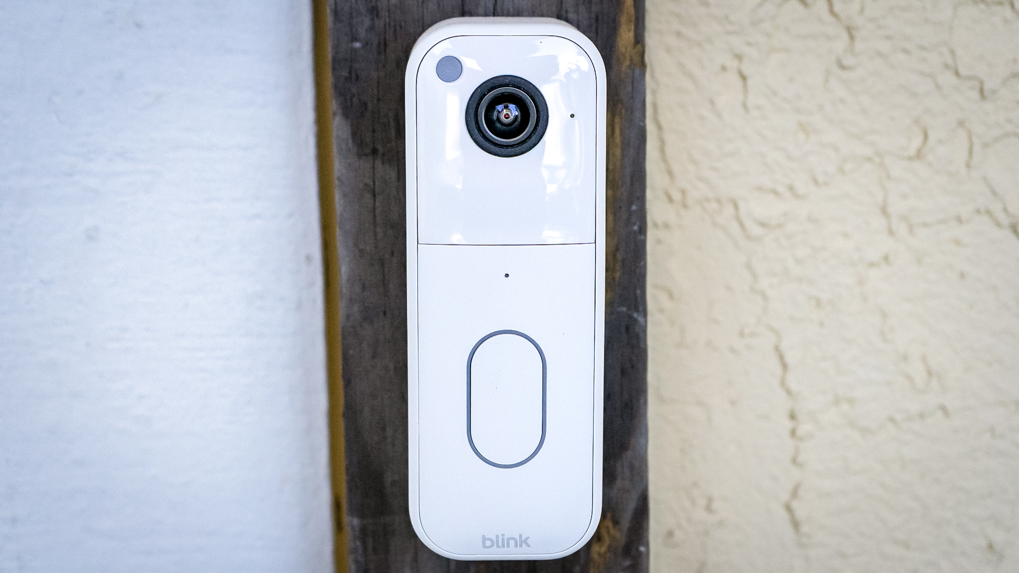 Blink Video Doorbell (דור שני) מותקן על משקוף