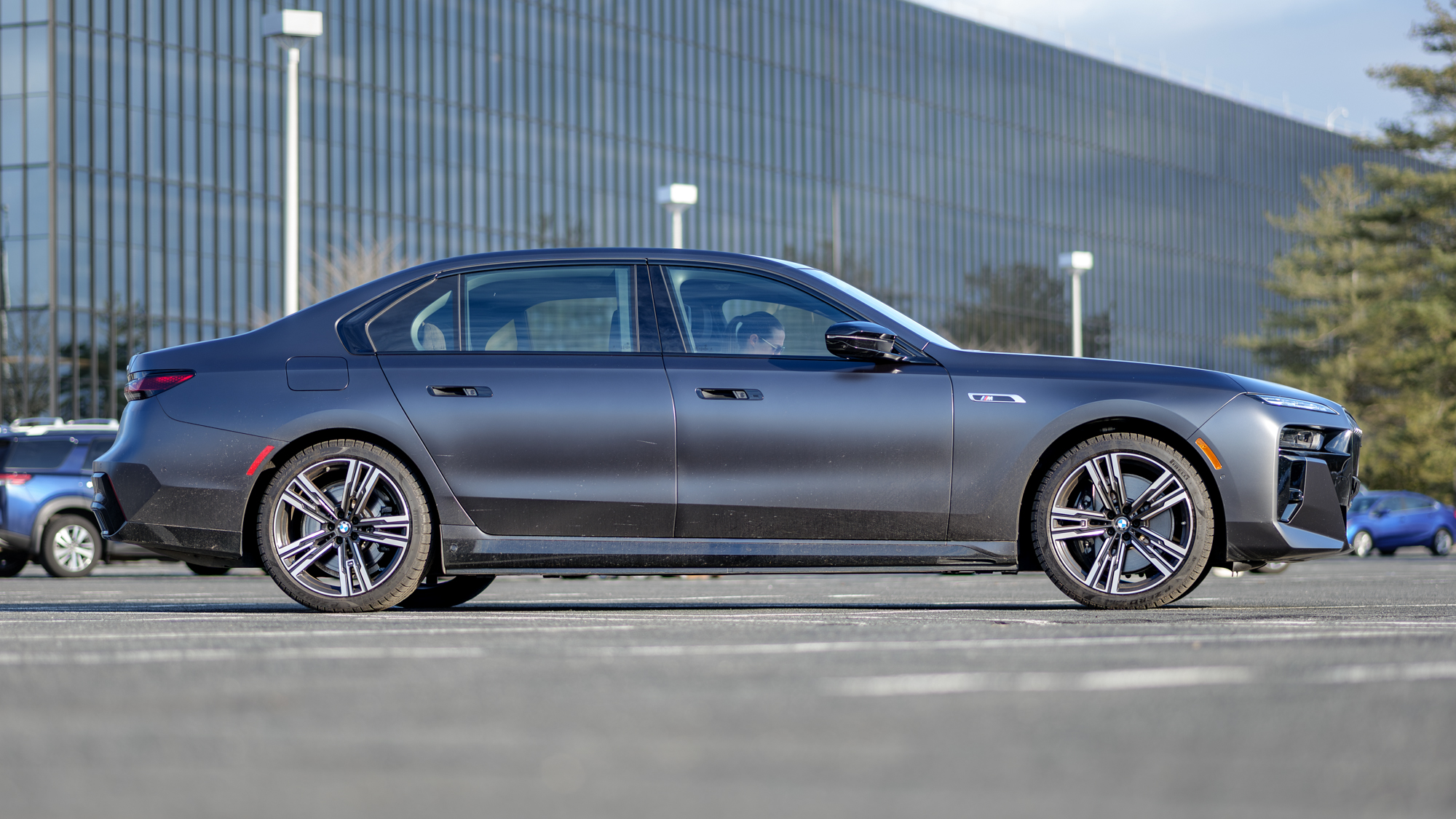 סקירת BMW i7 M70 2026.