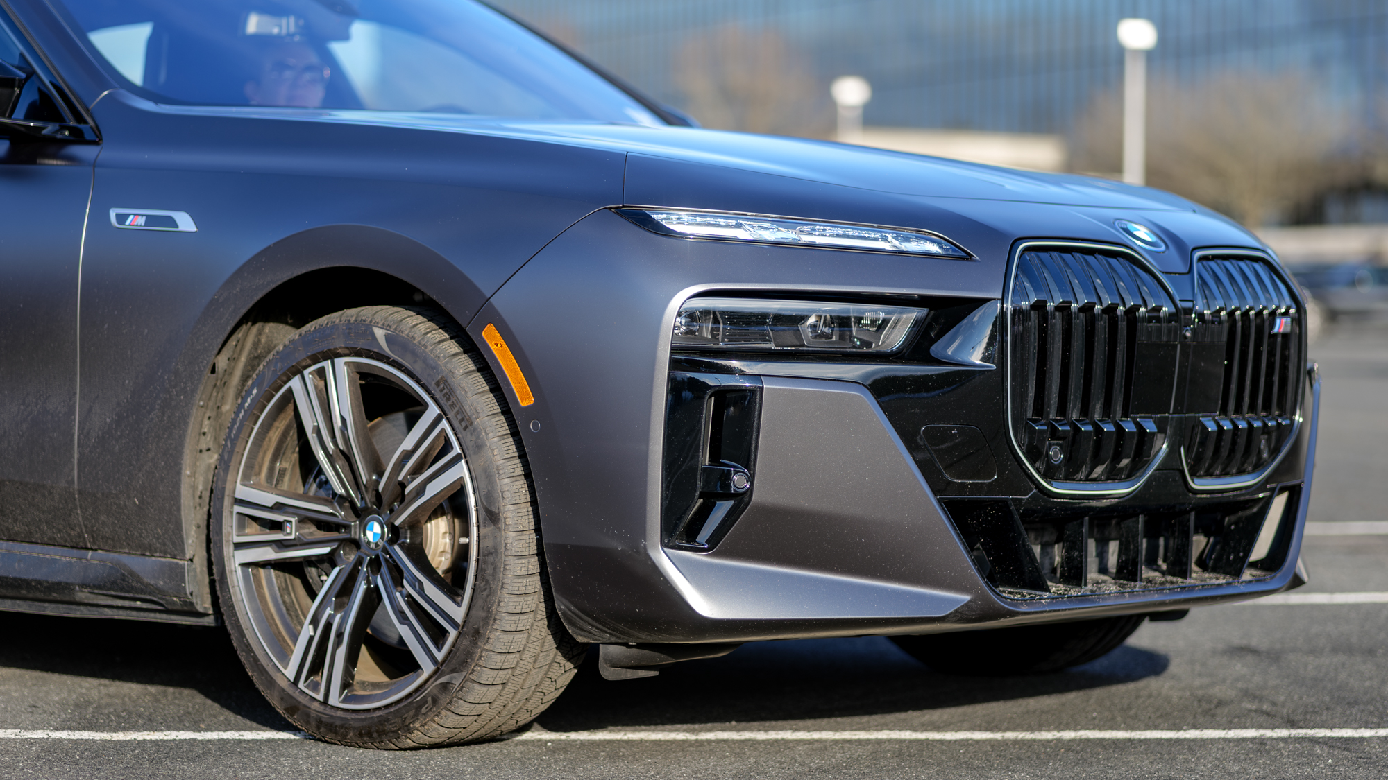 סקירת BMW i7 M70 2026.