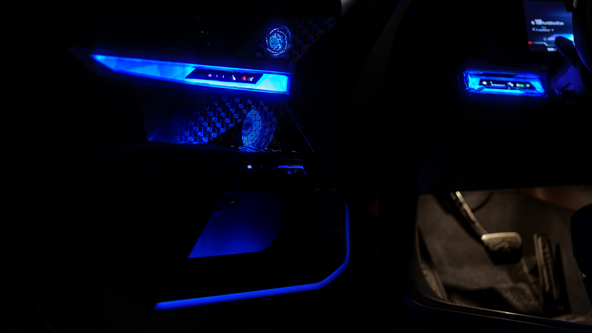 סקירת BMW i7 M70 2026.