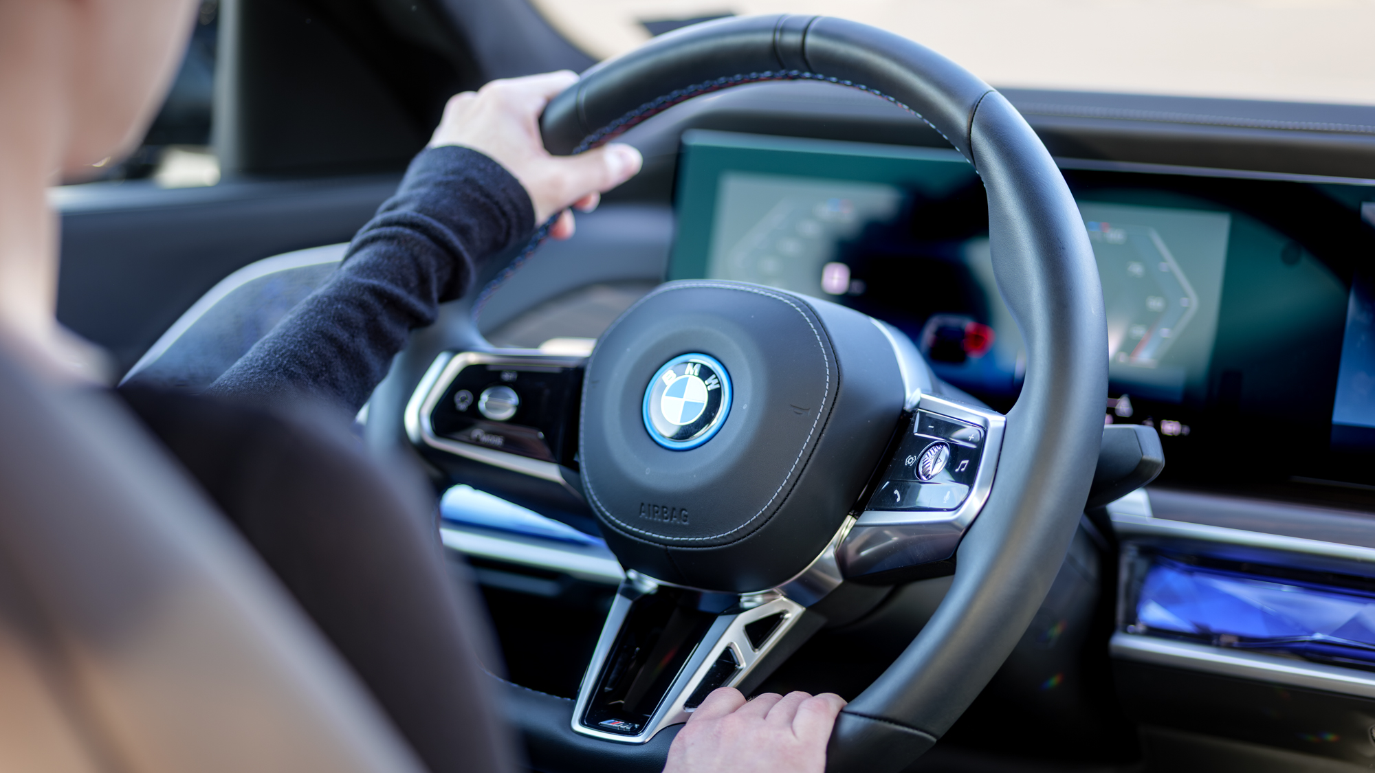 סקירת BMW i7 M70 2026.