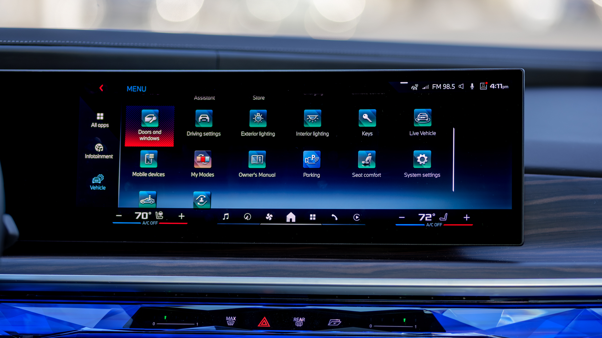 סקירת BMW i7 M70 2026.