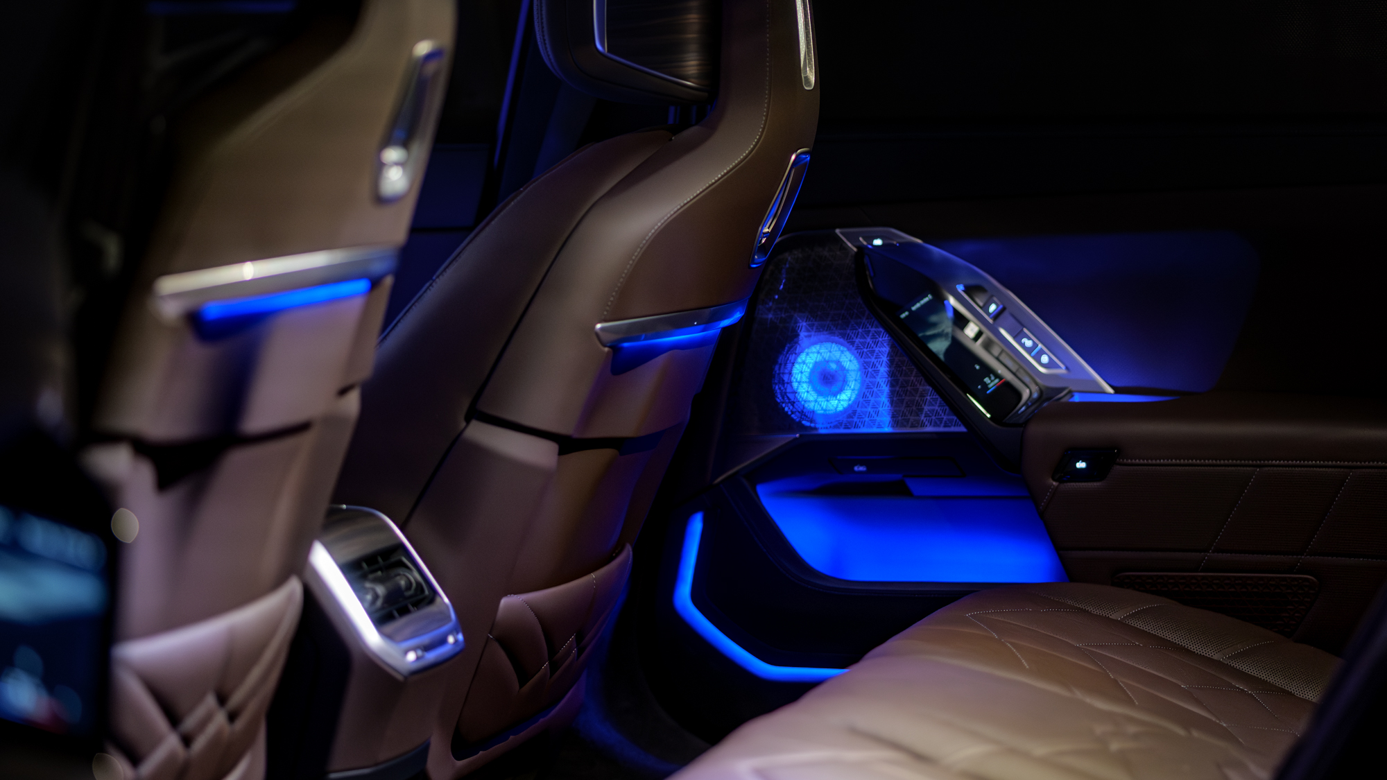 סקירת BMW i7 M70 2026.