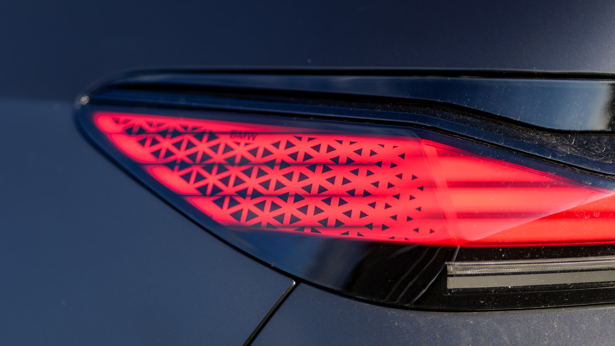 סקירת BMW i7 M70 2026.