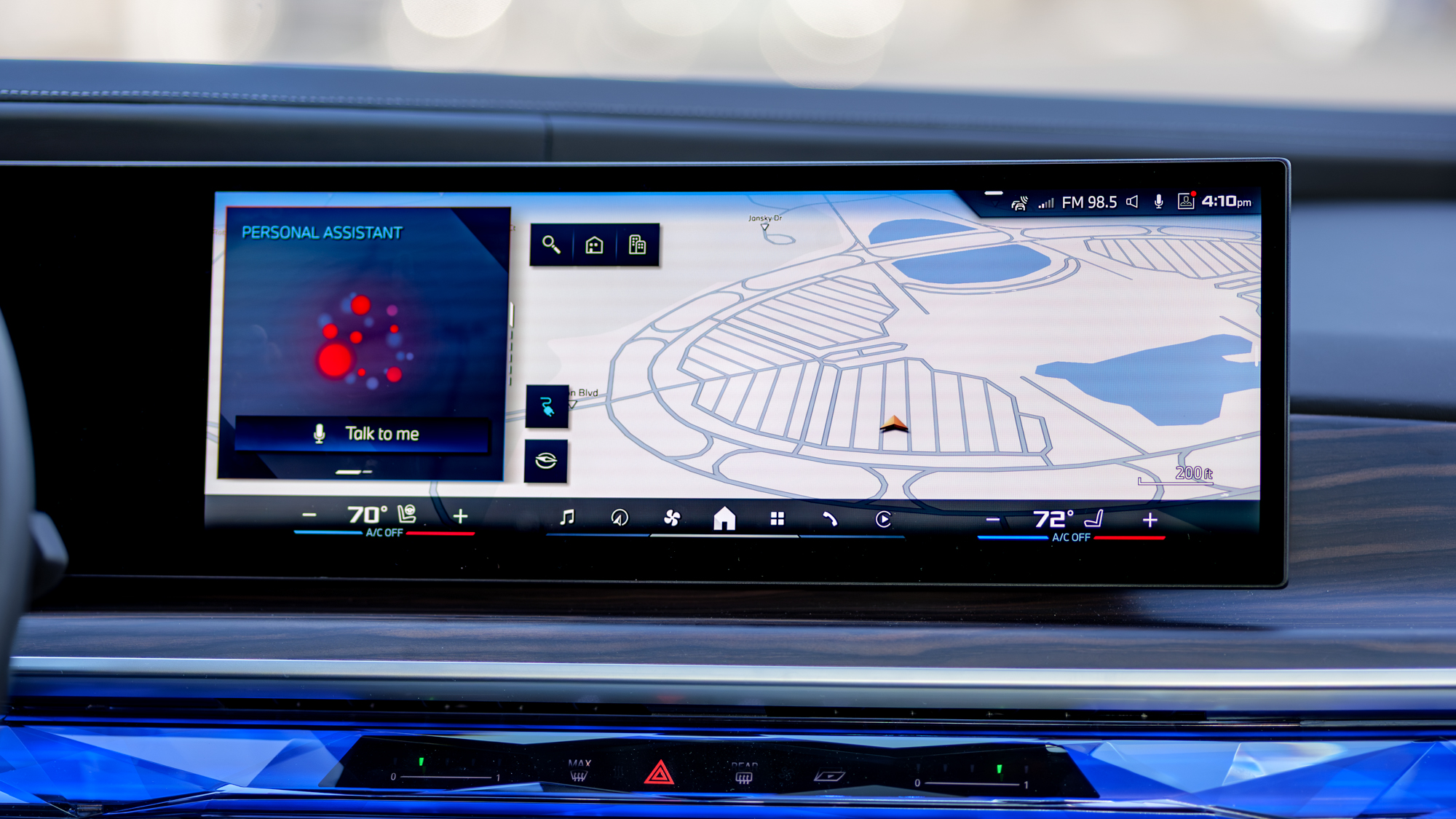 סקירת BMW i7 M70 2026.