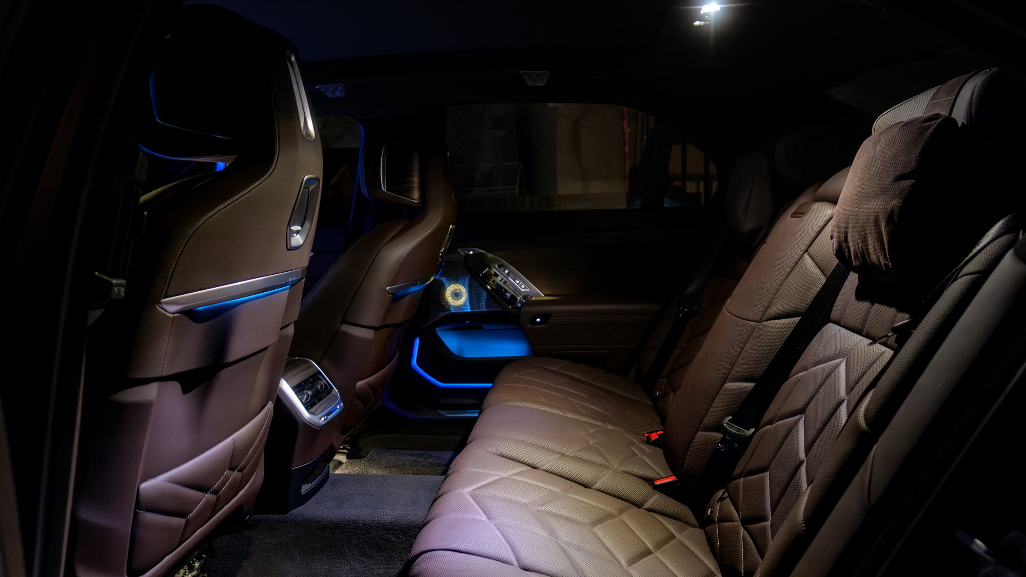 סקירת BMW i7 M70 2026.