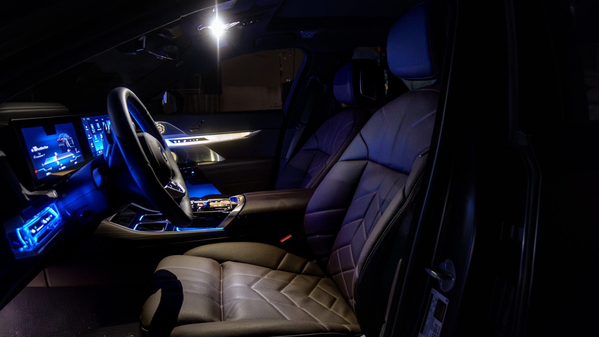 סקירת BMW i7 M70 2026.