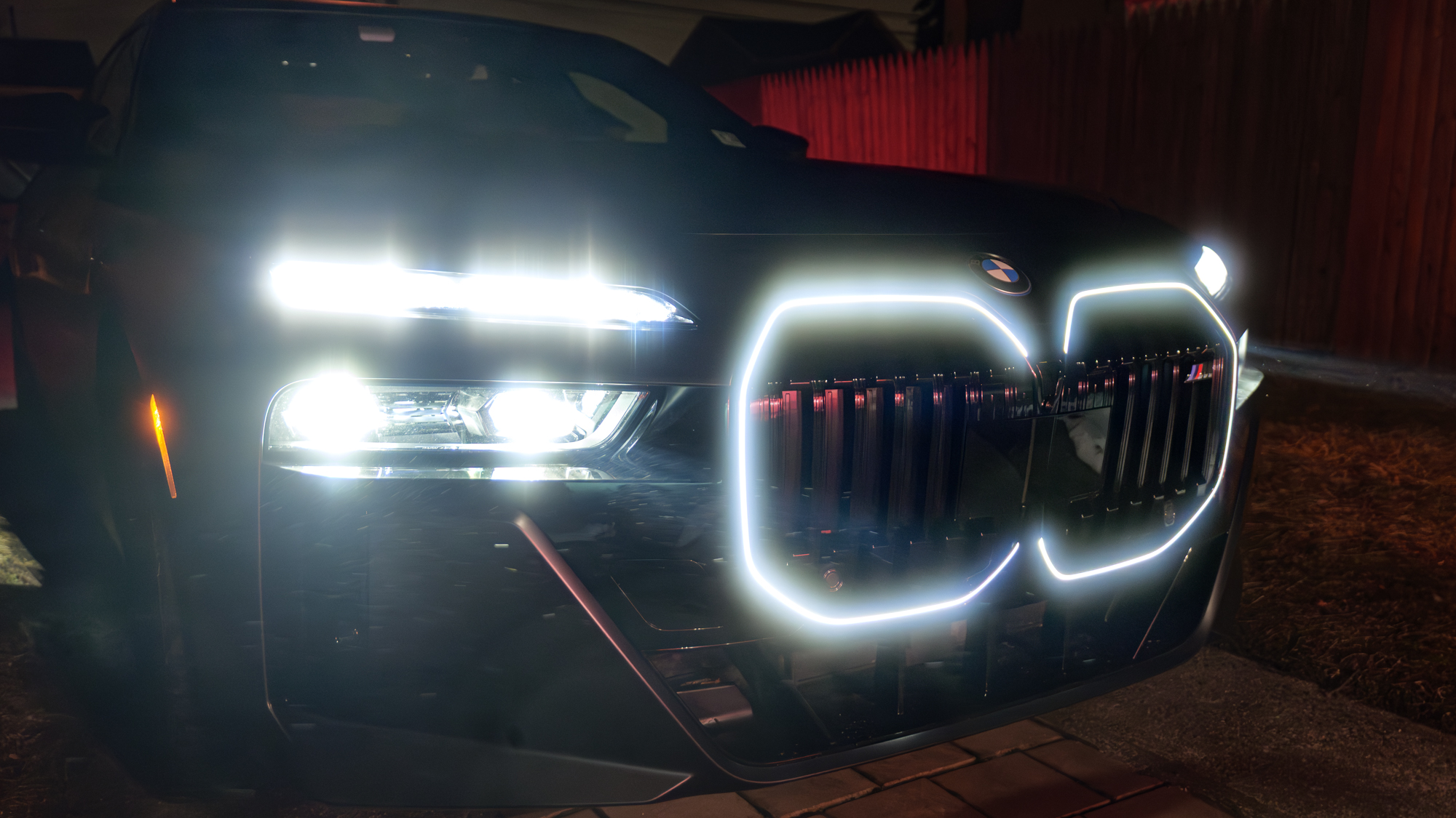 סקירת BMW i7 M70 2026.