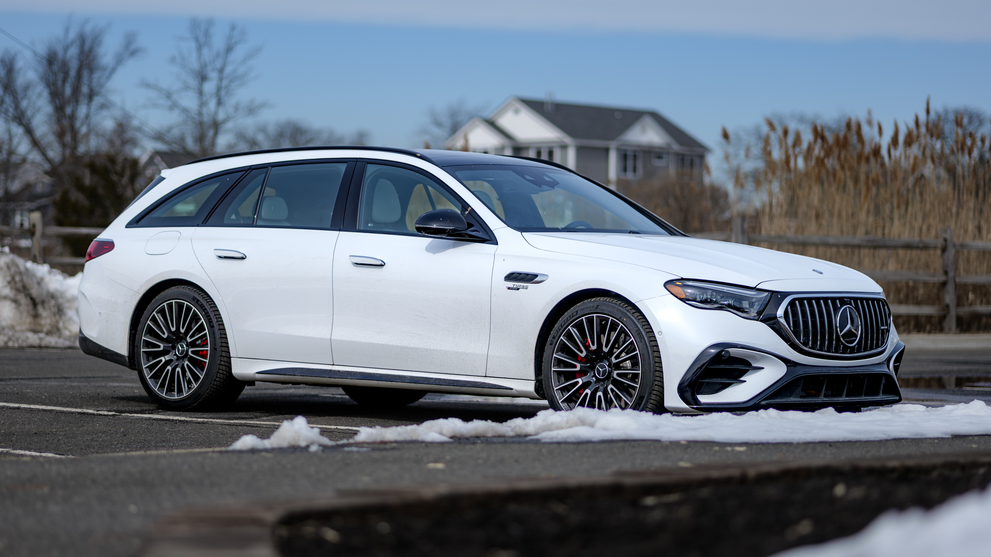 סקירת מרצדס-AMG E53 Hybrid Wagon 2026.