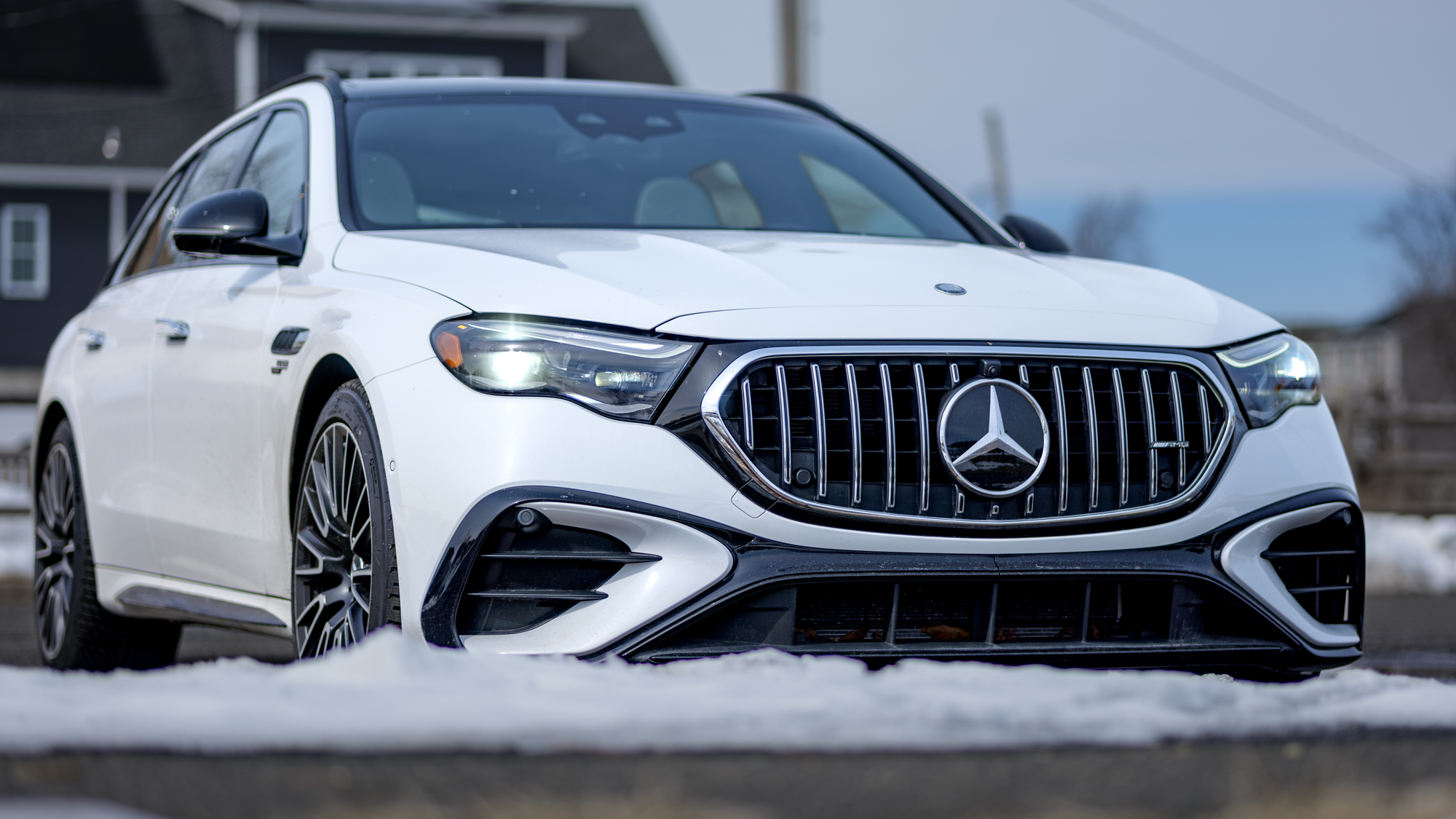 סקירת מרצדס-AMG E53 Hybrid Wagon 2026.