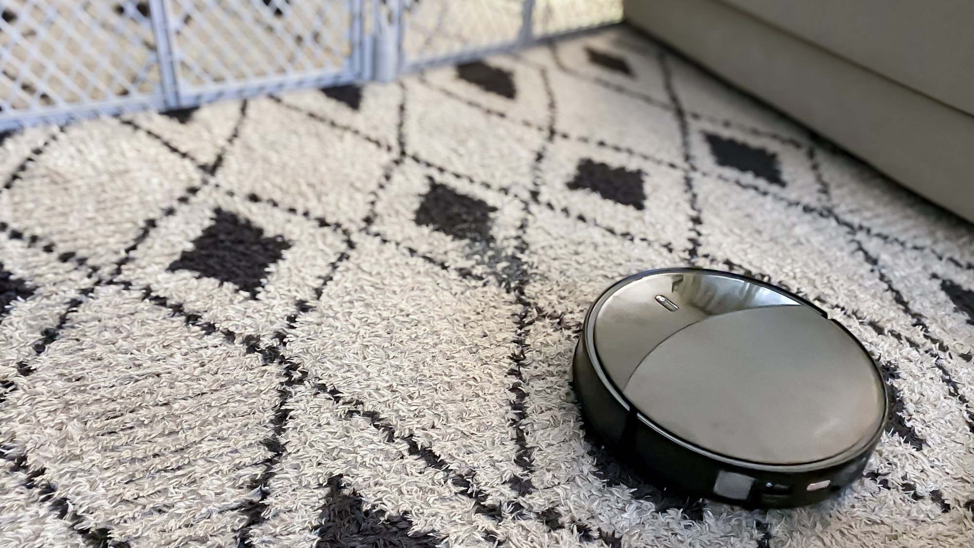 שואב רובוט רובורוק סארוס 20 בדירה