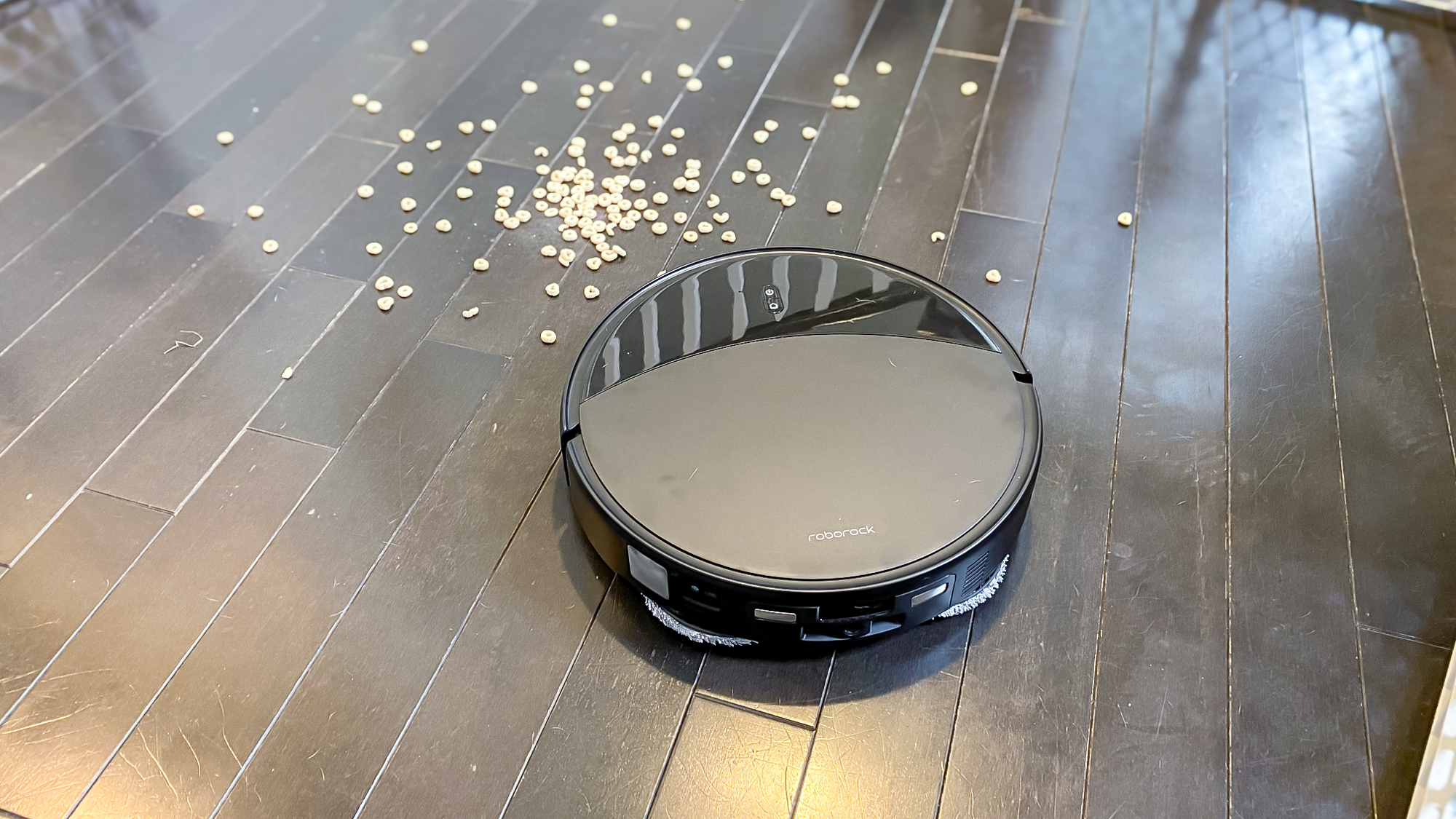 שואב רובוט רובורוק סארוס 20 בדירה