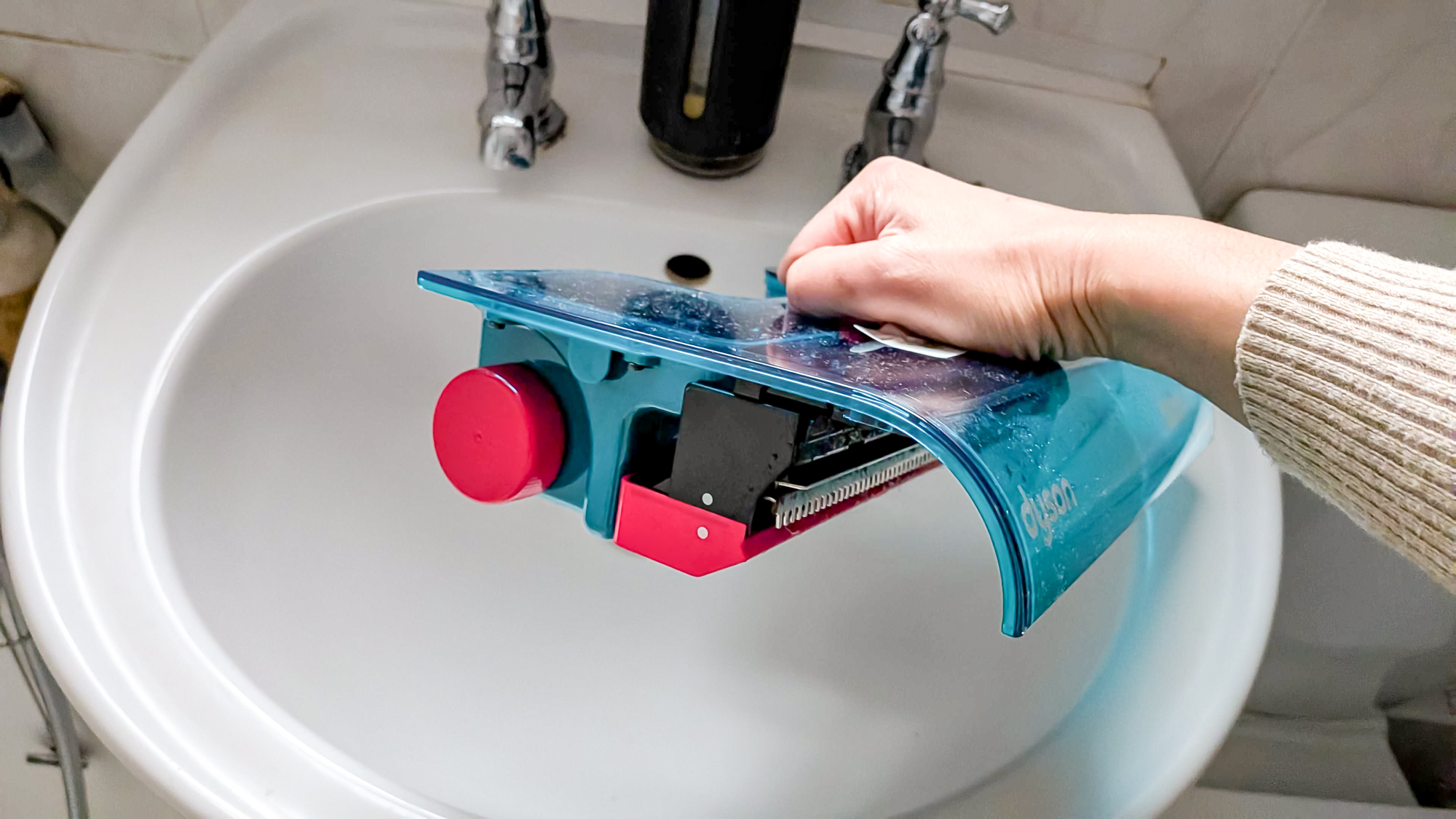 Dyson Clean + Wash Hygiene ריקון מי שפכים