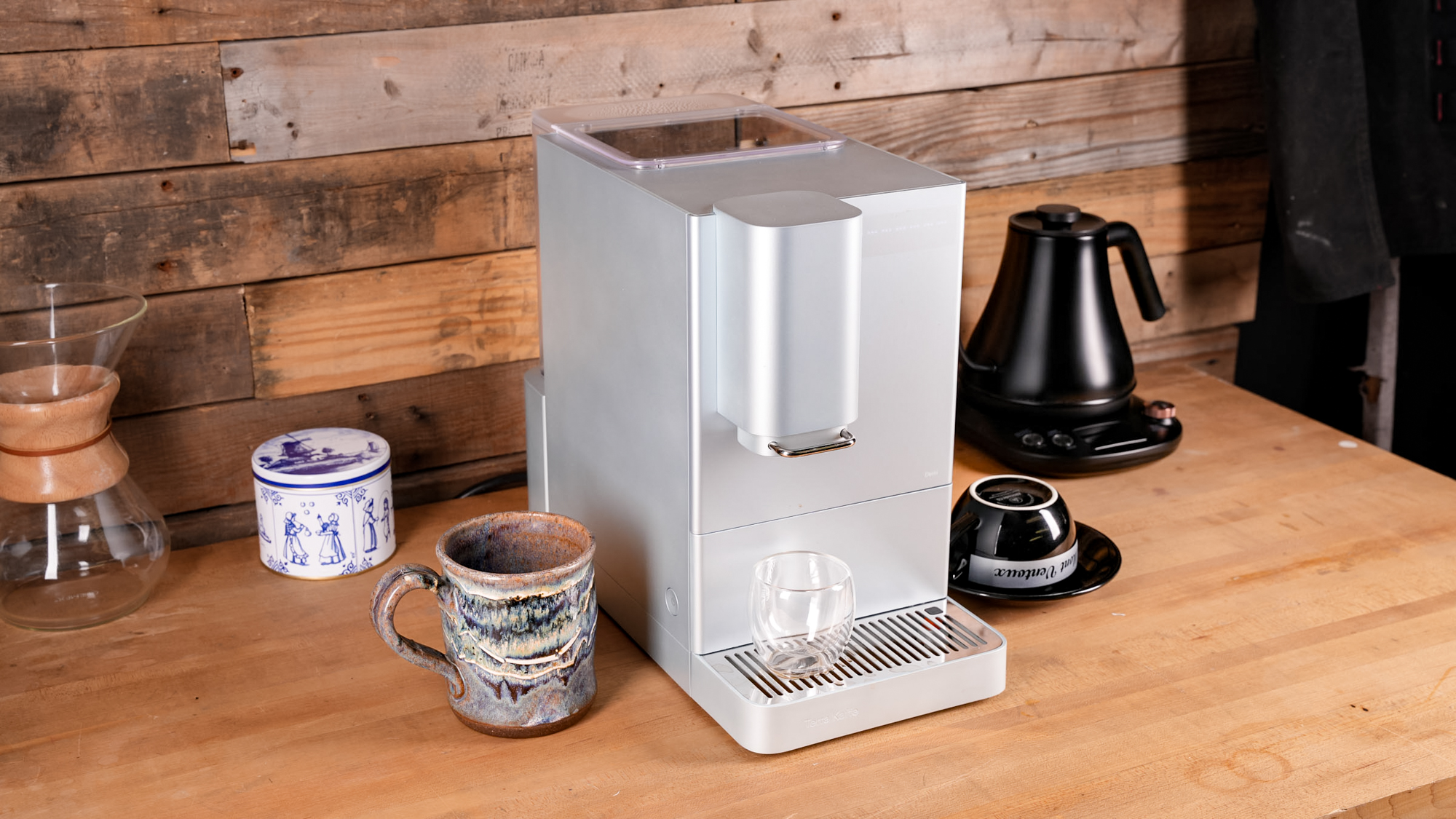 מכונת אספרסו Terra Kaffe Demi על משטח מטבח