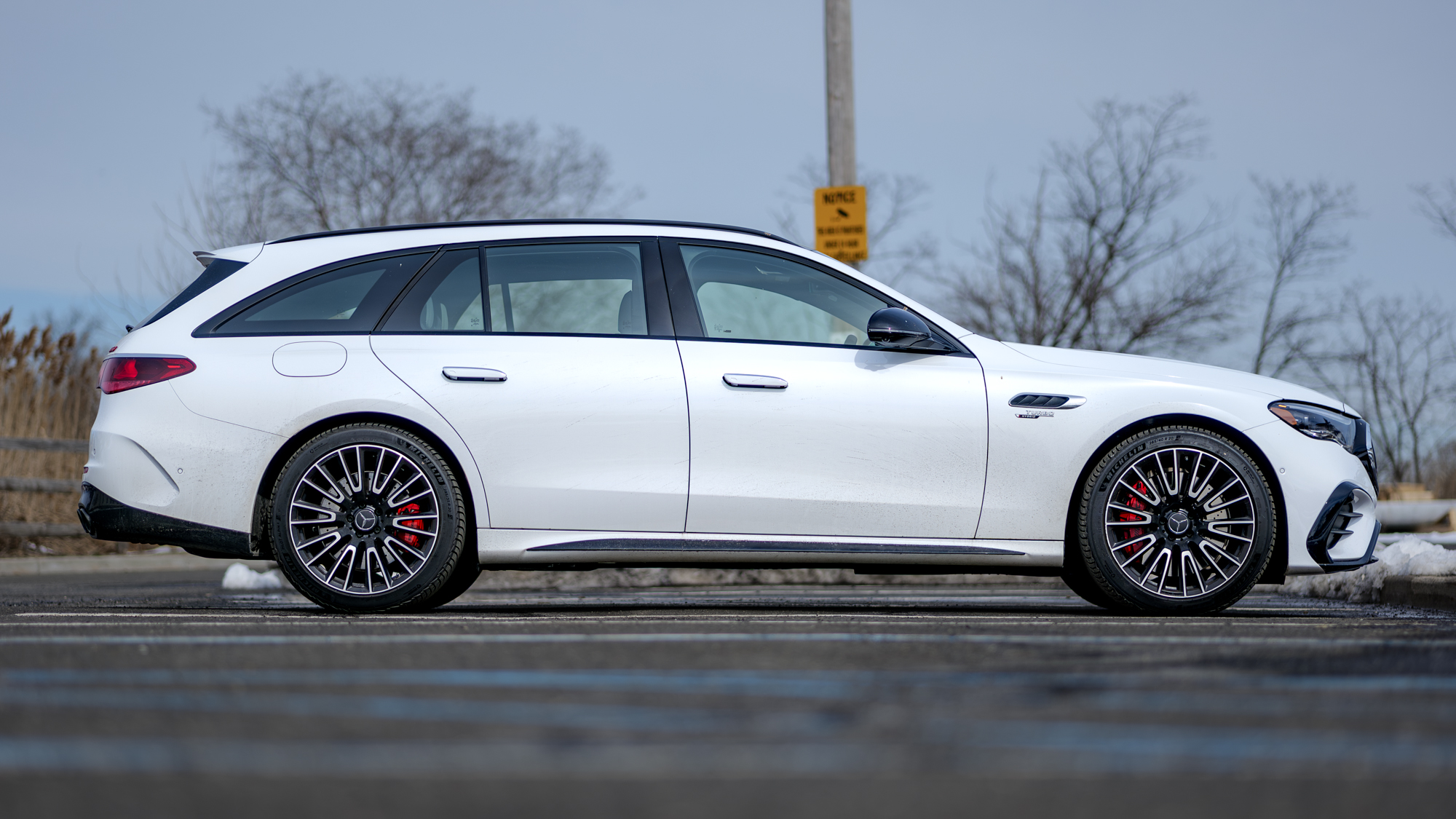 סקירת מרצדס-AMG E53 Hybrid Wagon 2026.