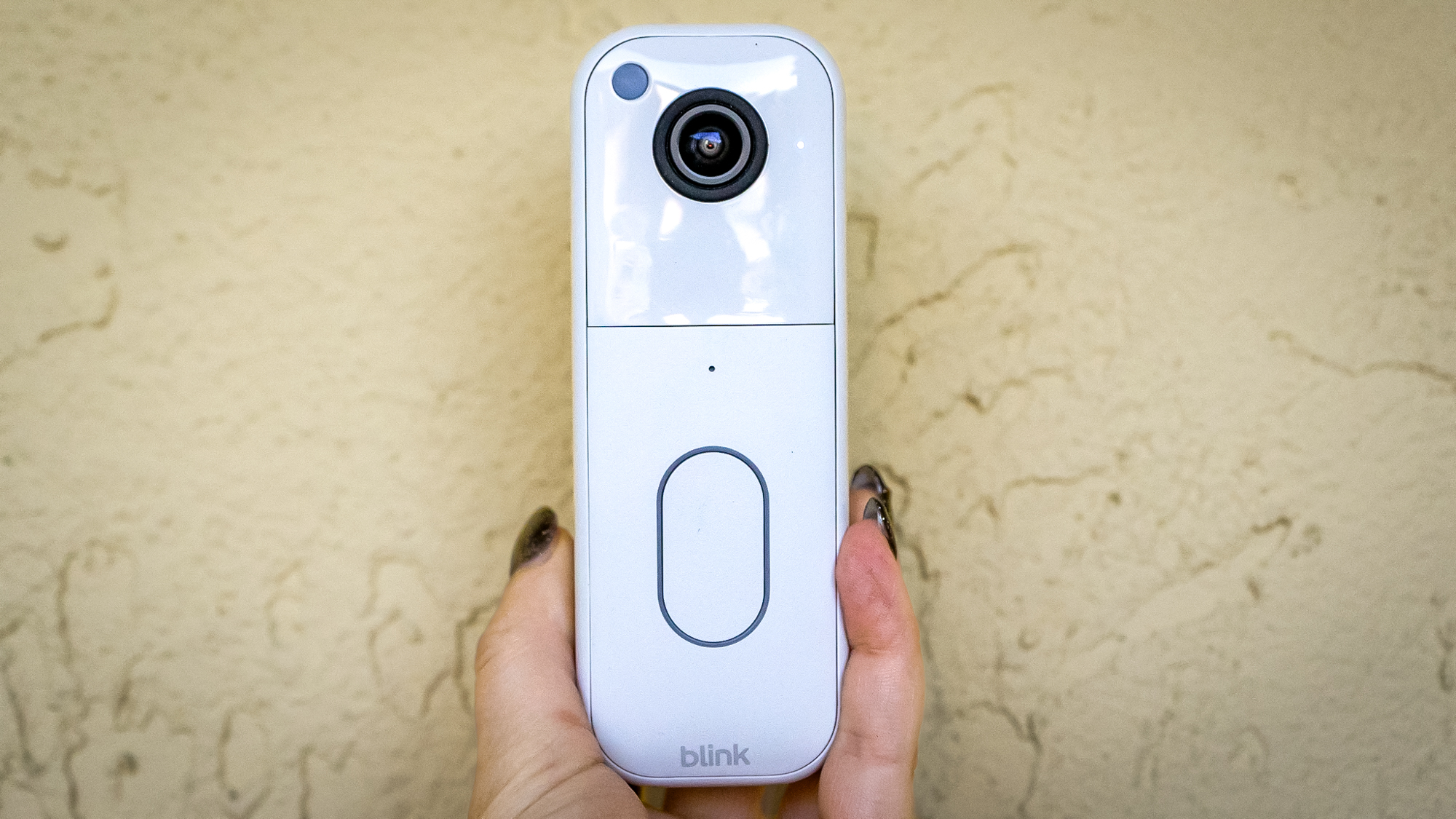 Blink Video Doorbell (דור שני) מותקן על משקוף