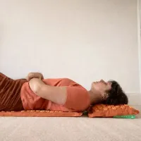 חרדה מעירה אותי ב-3 לפנות בוקר כבר חודשים, אבל אני ישנה שוב אחרי שבוע אחד של ניסיון של פריצת הבריאות הוויראלית הזו - הנה איך זה עובד