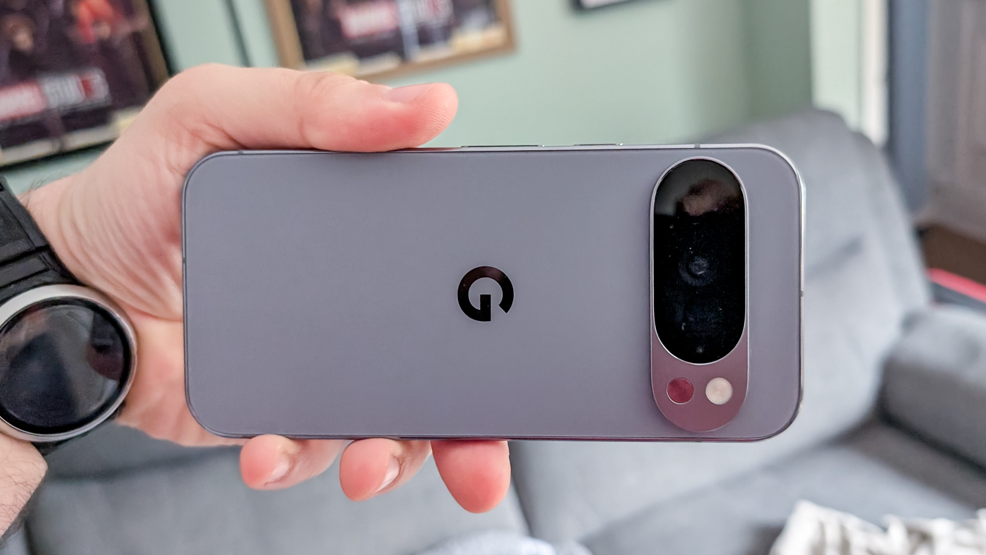 תמונות סקירת Google Pixel 10 pro moonstone