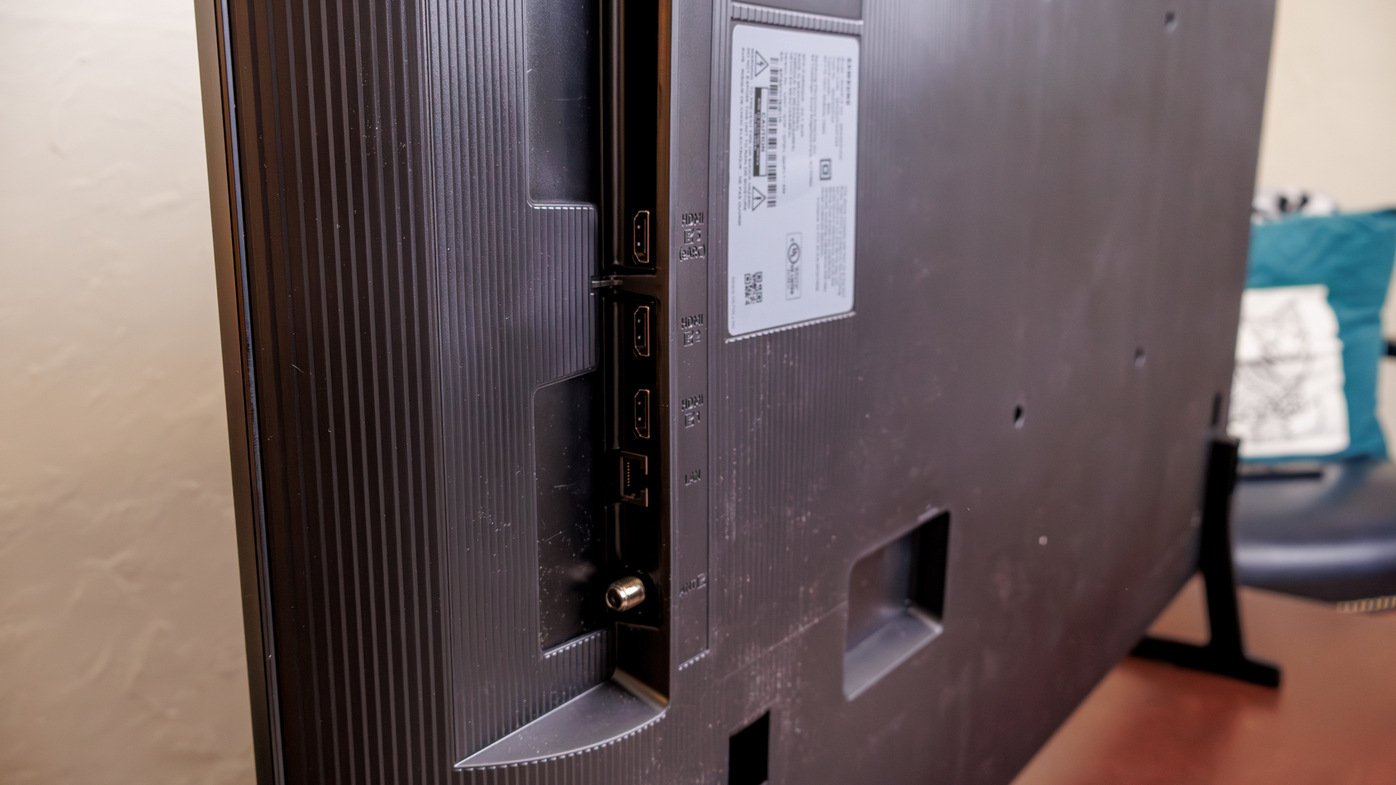 היציאות בטלוויזיית Samsung Q7F QLED