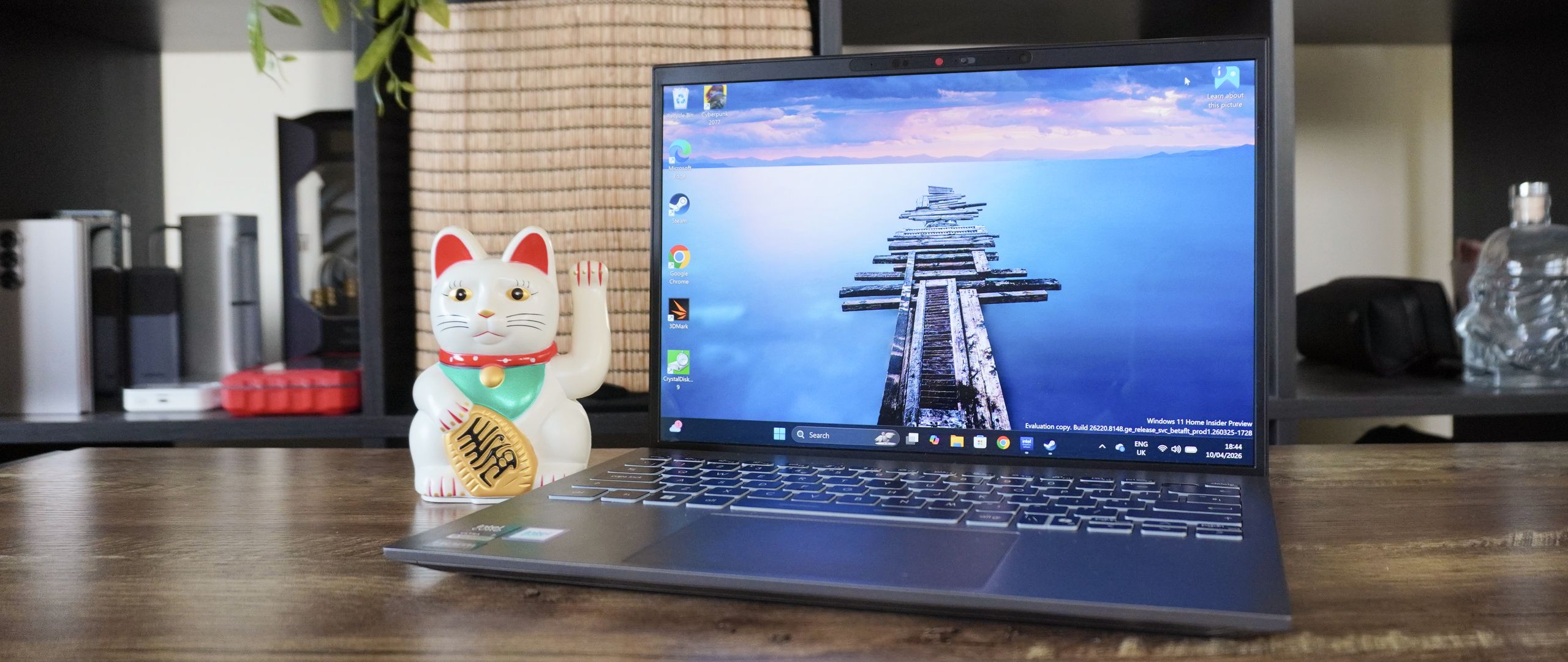 עברתי ל-MSI Prestige 13 AI+ למשך שבועיים — אני בהלם מכמה יכולתי לעשות במשהו קטן וקליל כזה מאת Jason England פורסם ב-12 באפריל 26 מומלץ ה-MSI Prestige 13 AI+ כולל מסגרת מתכת מוצקה, צג OLED מדהים וכוח Intel Panther Lake עבור מכונה מוצקה לכל היום.