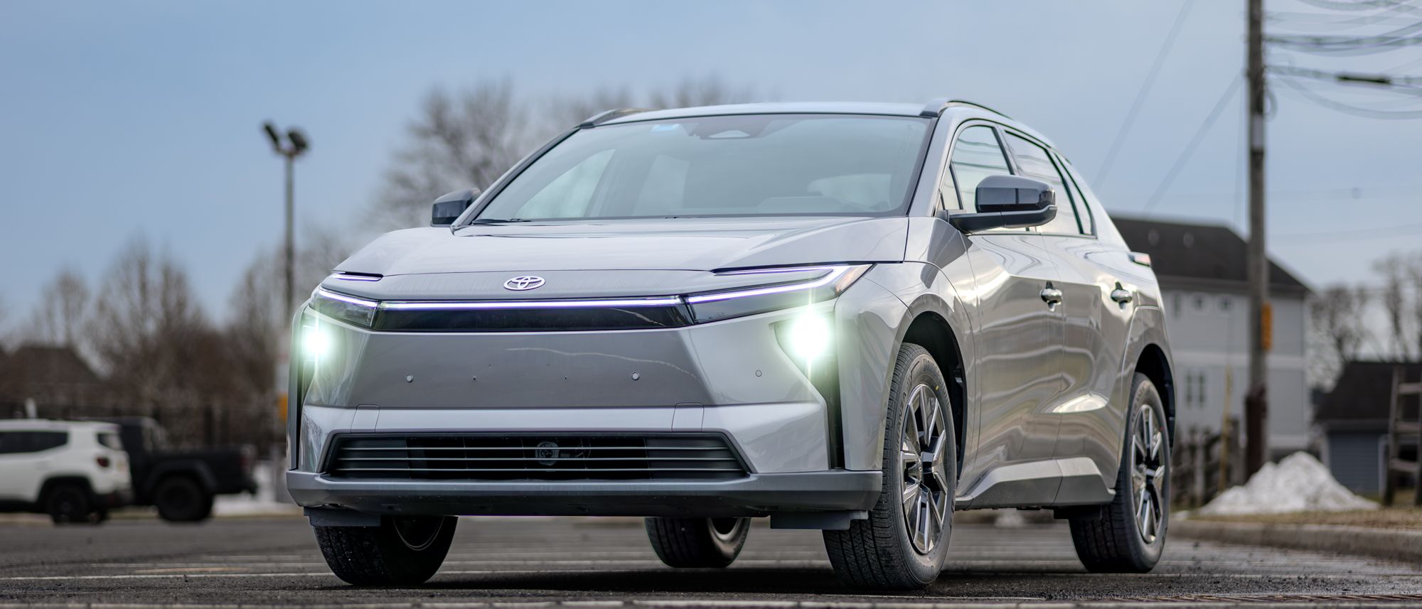 נהגתי בטויוטה bZ במשך שבוע - ורכב השטח הקרוסאובר הזה הוא ה-EV היעיל ביותר שבדקתי עד כה. מאת ג'ון ולסקו פורסם ב-13 באפריל 26. בחירת העורך העמדתי את ה-Toyota bZ 2026 למבחן, ולאחר נסיעה בו במשך שבוע, הוא מתגלה כ-EV הנגיש ביותר עבור הנהג הממוצע בגלל הערך והיעילות שלו.