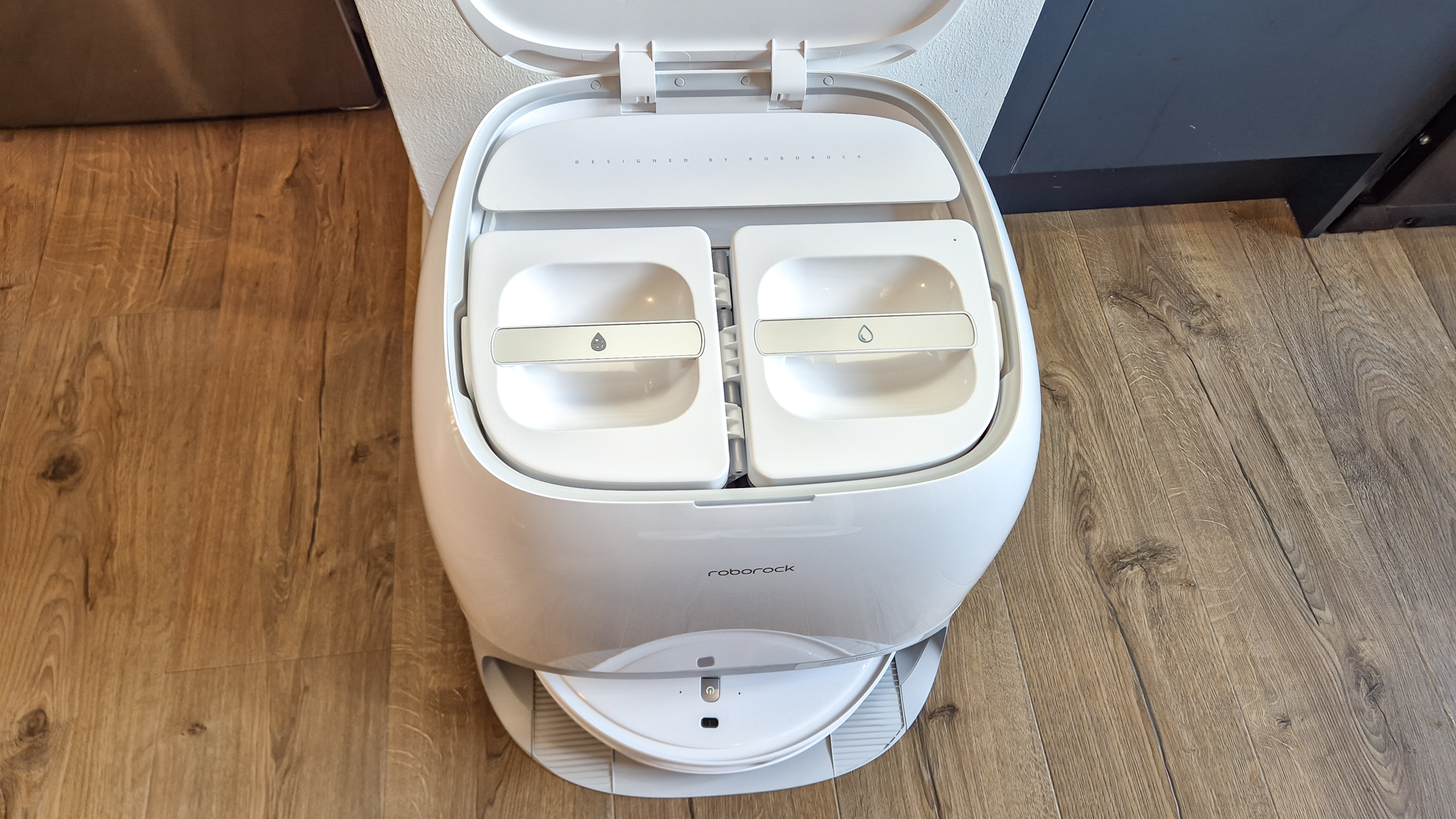 מיכלי מים Roborock Qrevo Curv 2 Pro בחלק העליון