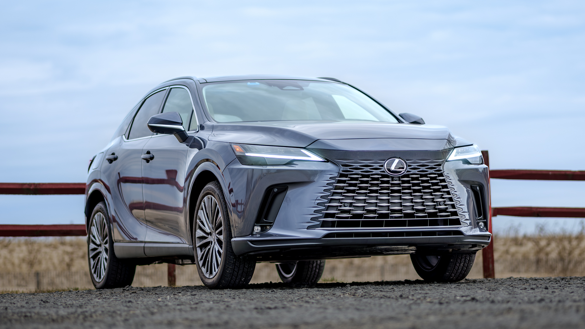 סקירת 2026 לקסוס RX 450h+.