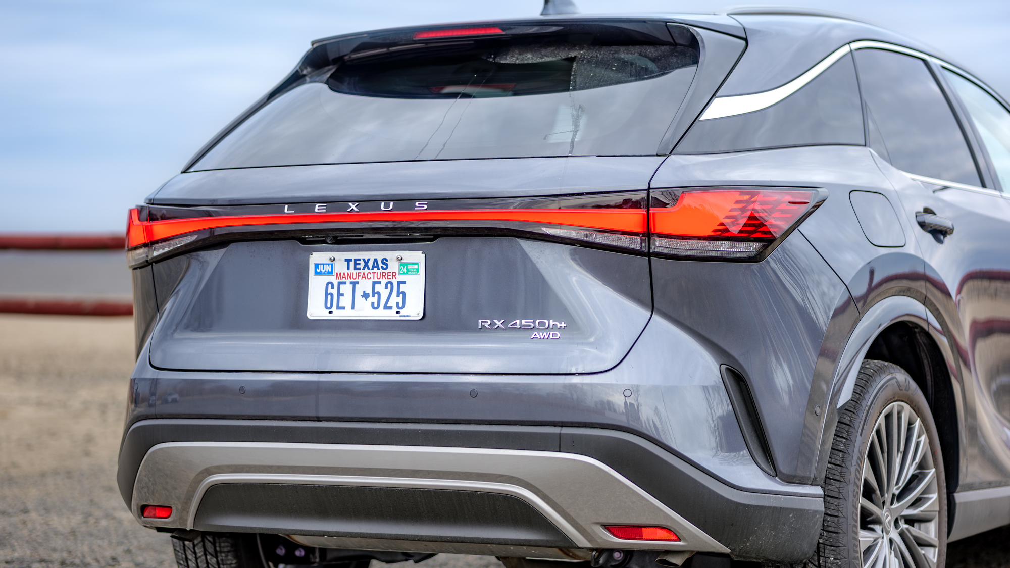 סקירת 2026 לקסוס RX 450h+.
