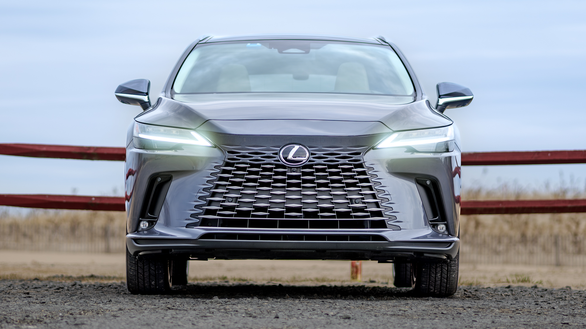סקירת 2026 לקסוס RX 450h+.
