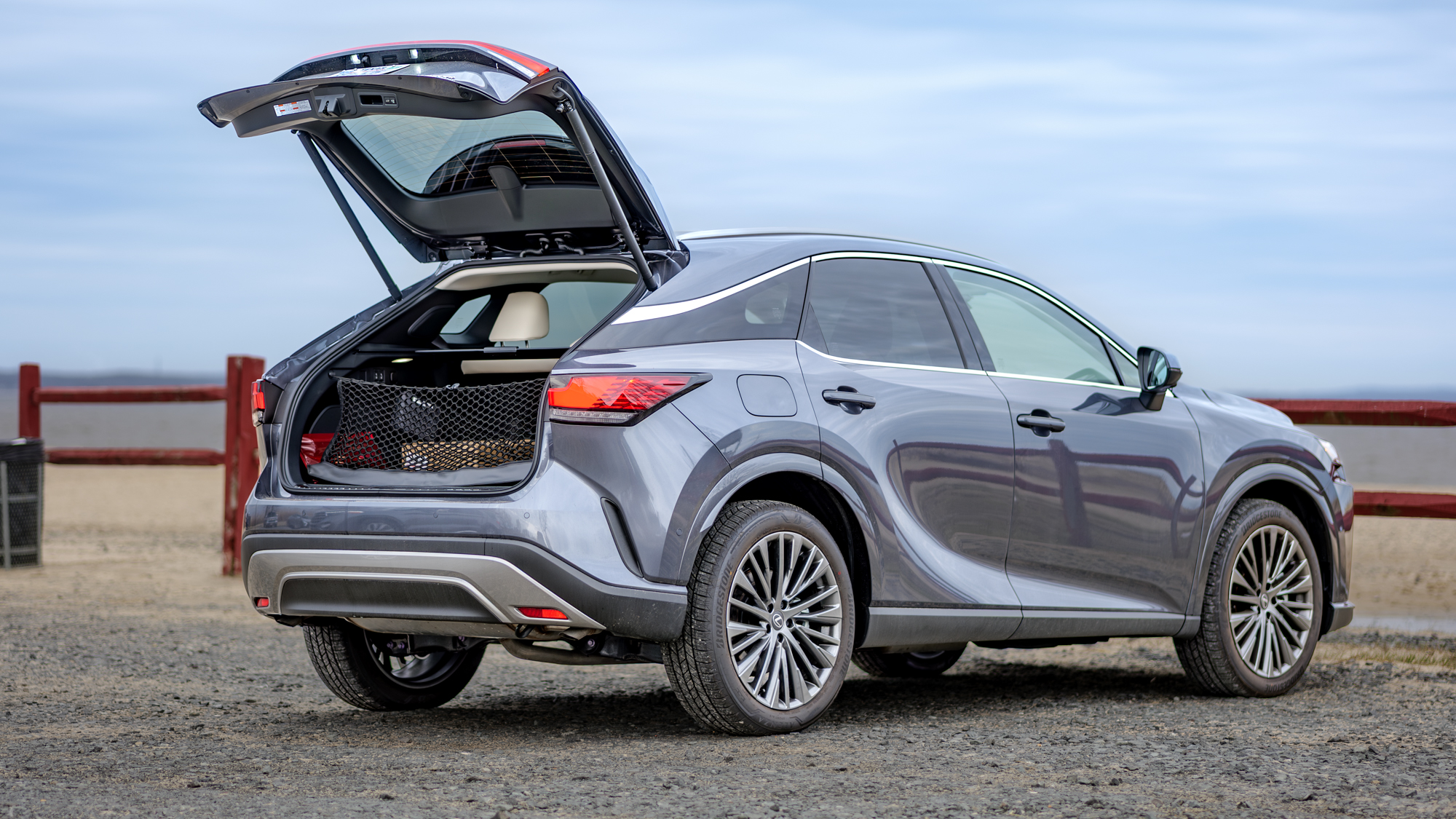 סקירת 2026 לקסוס RX 450h+.