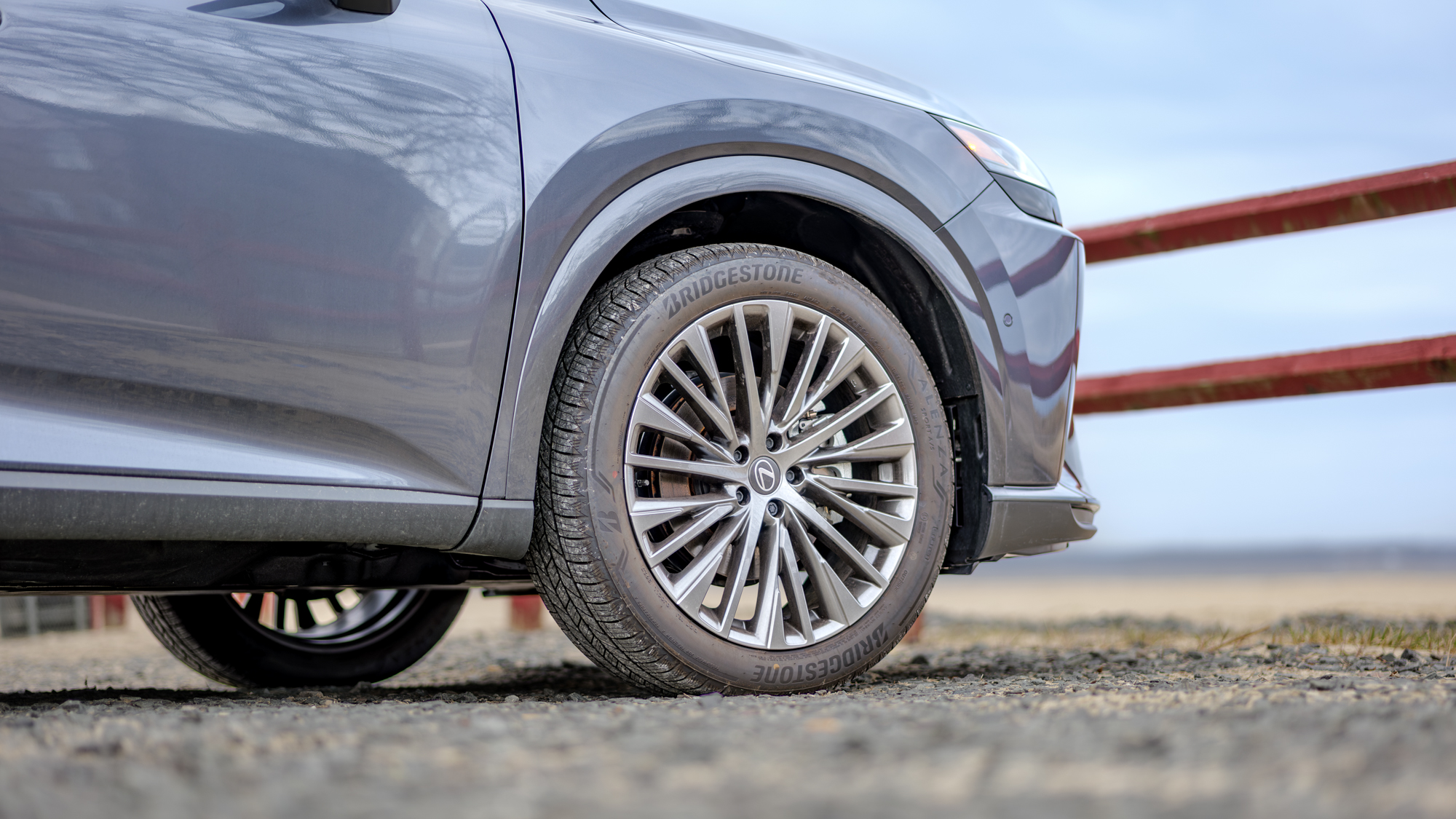 סקירת 2026 לקסוס RX 450h+.