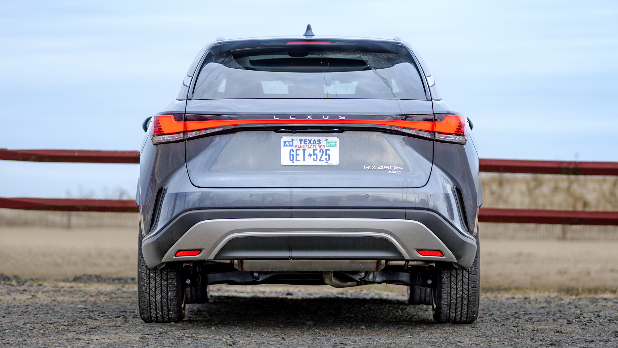 סקירת 2026 לקסוס RX 450h+.