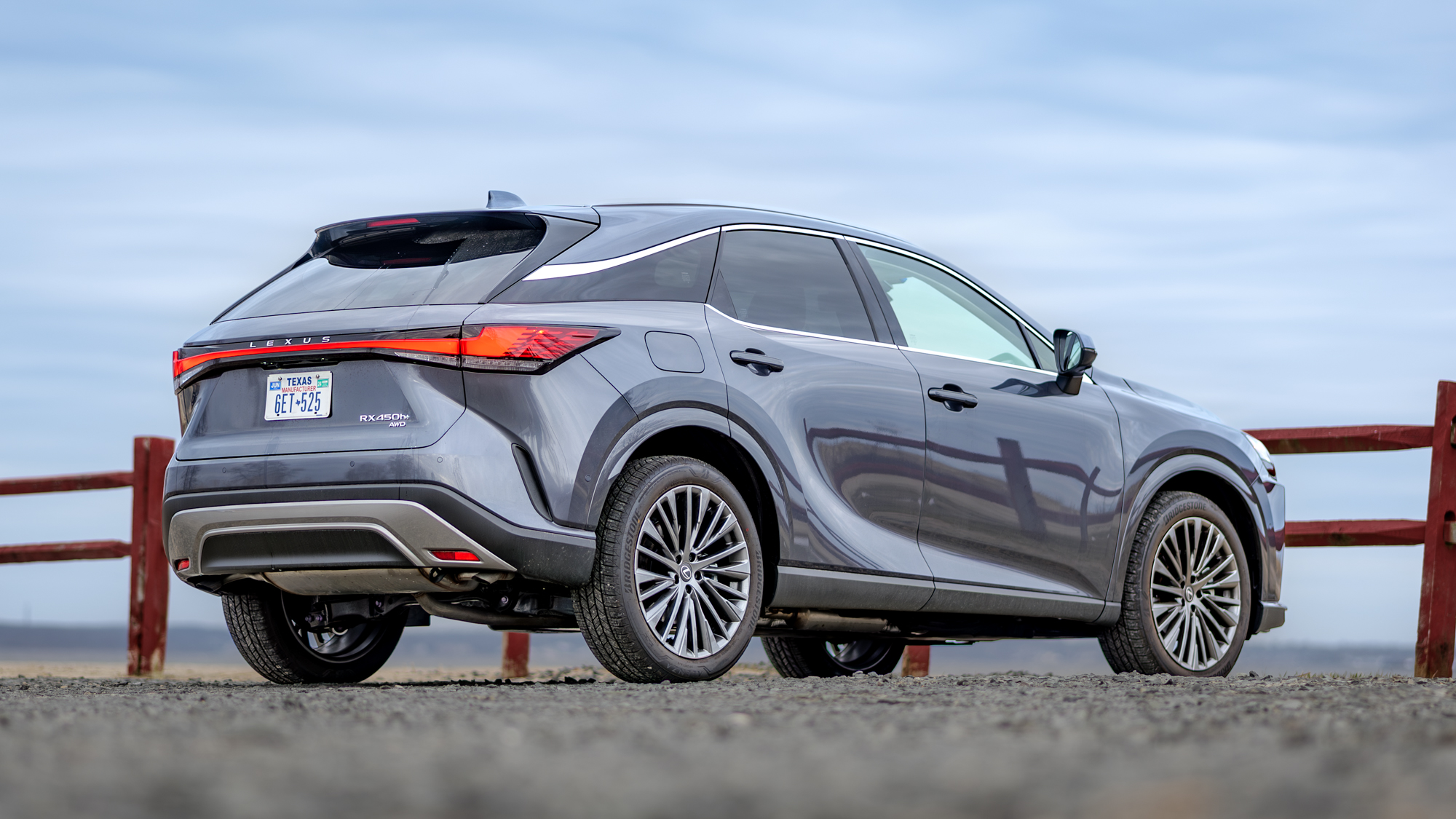סקירת 2026 לקסוס RX 450h+.