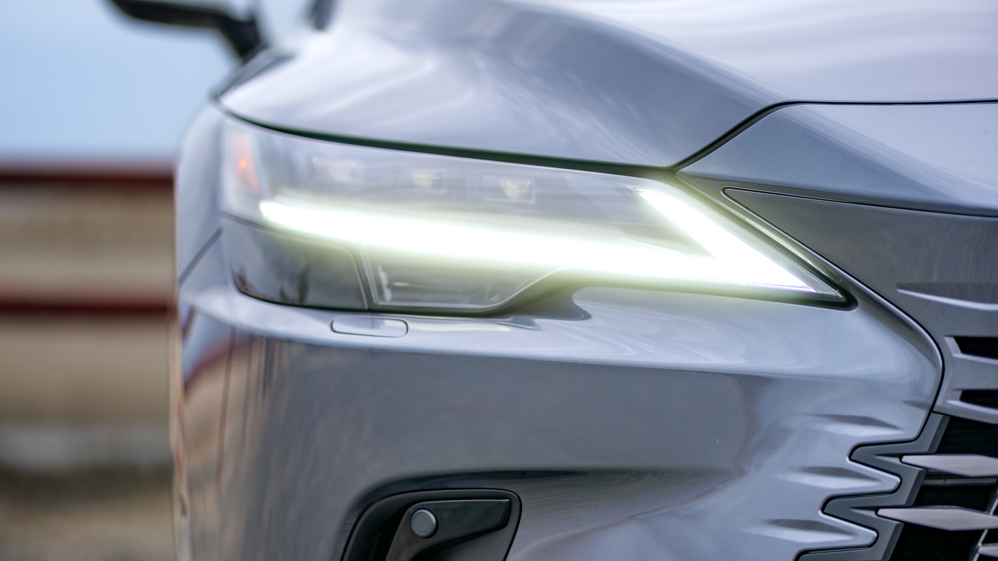 סקירת 2026 לקסוס RX 450h+.