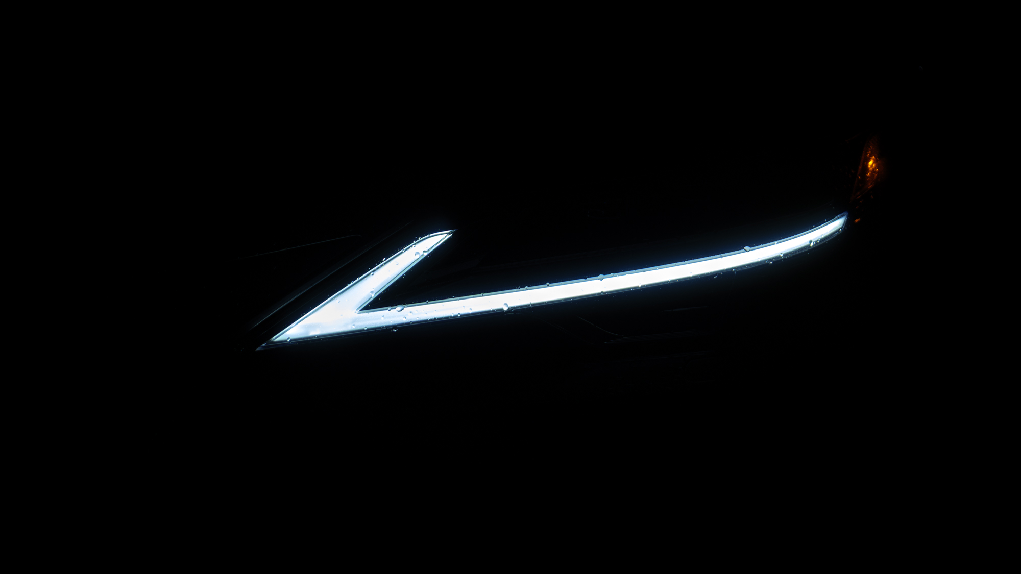 סקירת 2026 לקסוס RX 450h+.