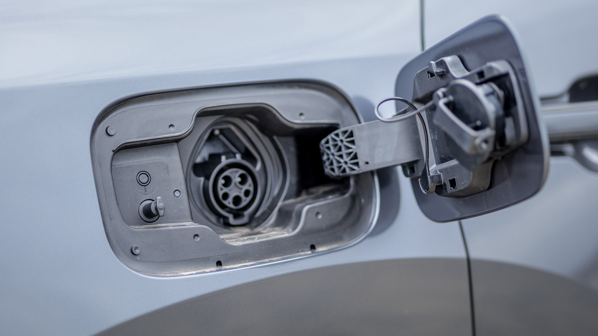 סקירת 2026 לקסוס RX 450h+.