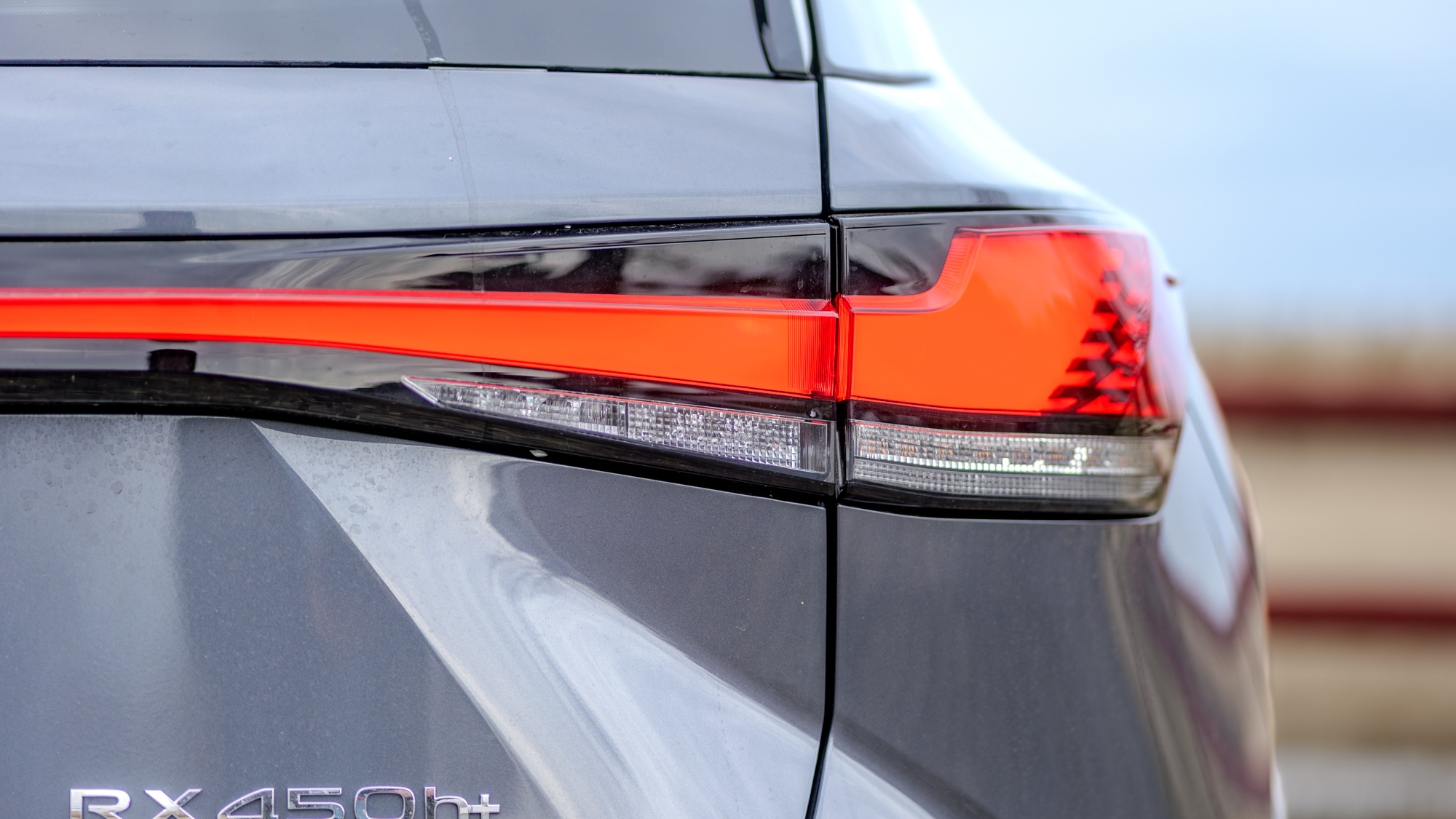 סקירת 2026 לקסוס RX 450h+.