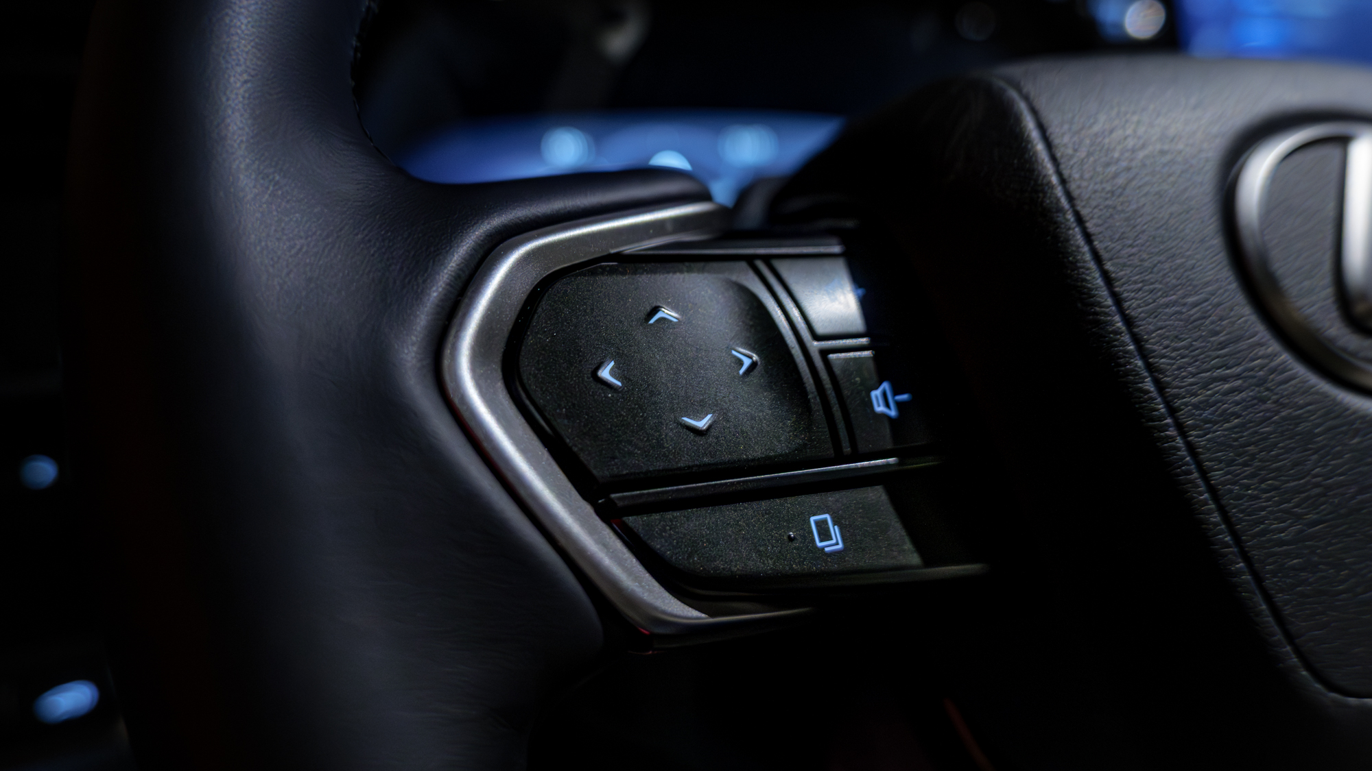 סקירת 2026 לקסוס RX 450h+.