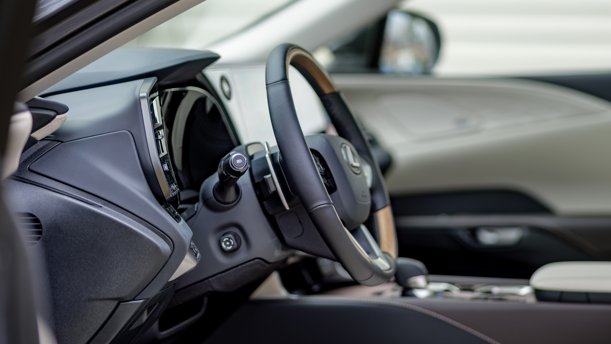 סקירת 2026 לקסוס RX 450h+.