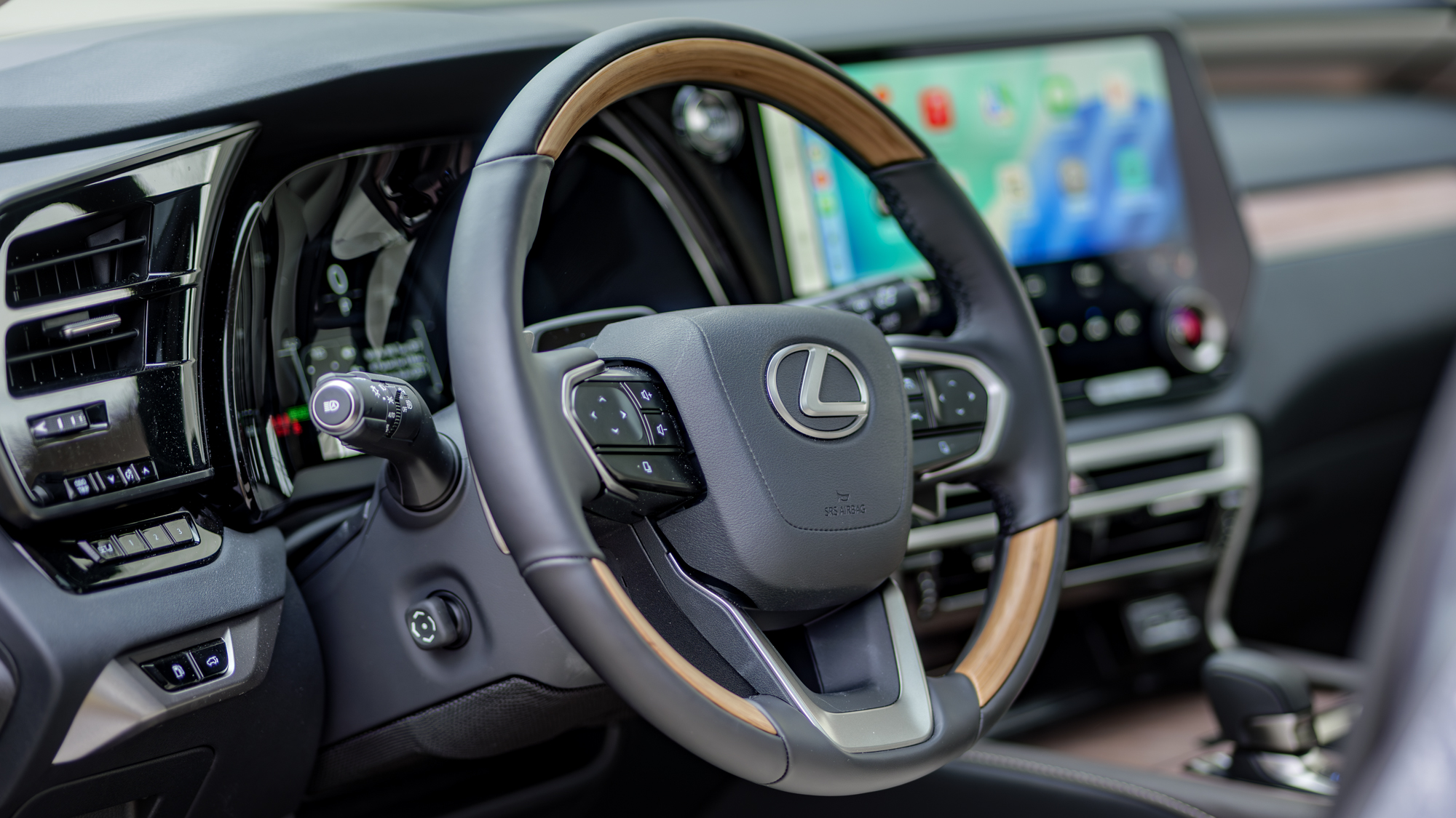 סקירת 2026 לקסוס RX 450h+.