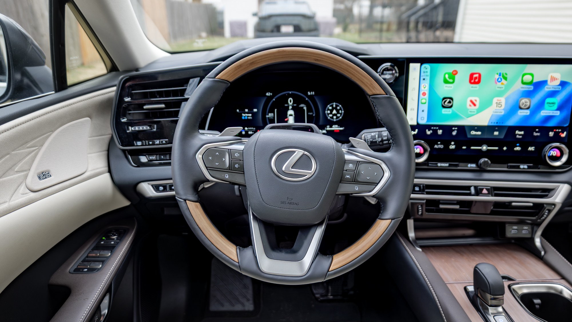 סקירת 2026 לקסוס RX 450h+.