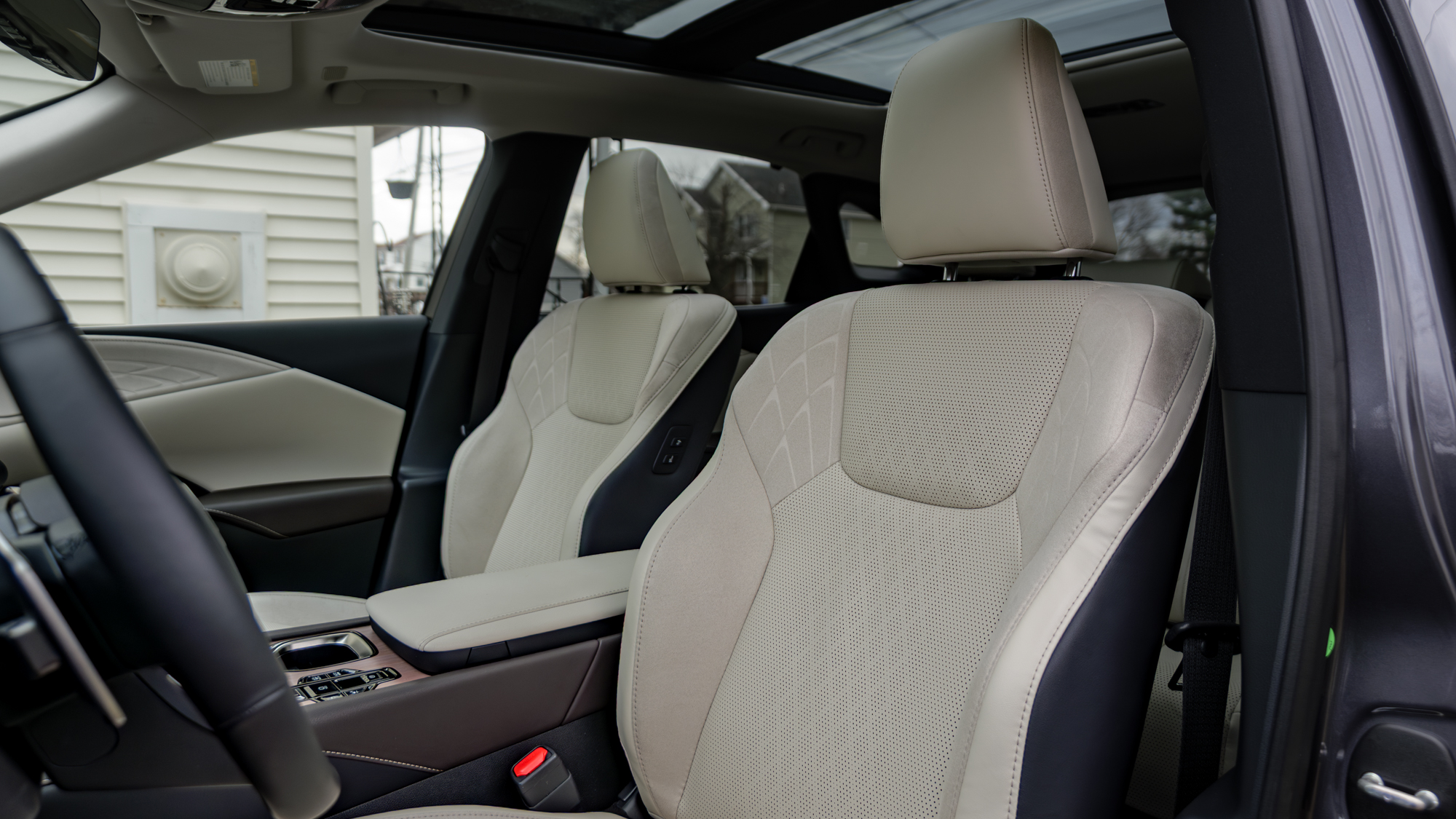 סקירת 2026 לקסוס RX 450h+.