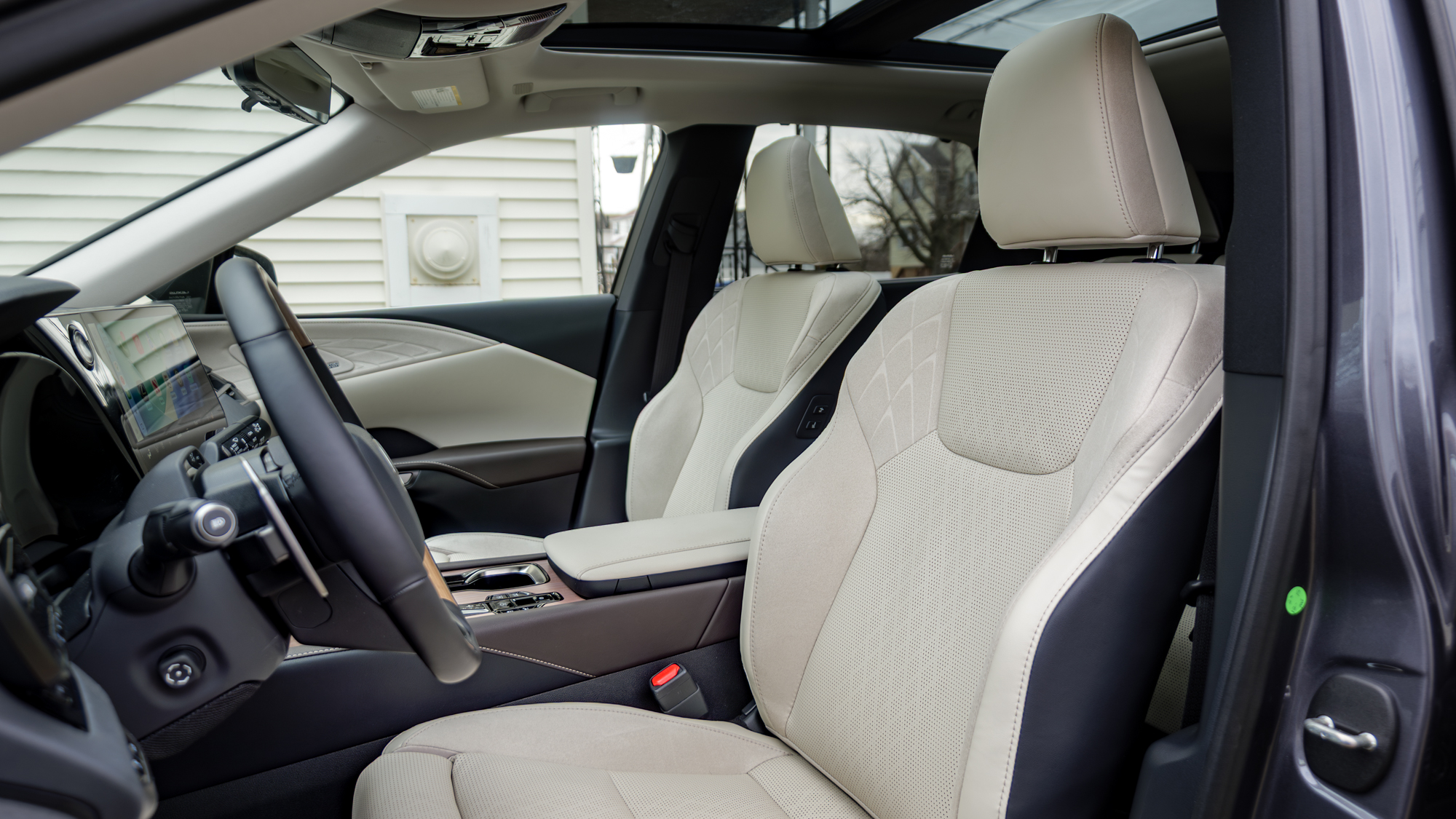 סקירת 2026 לקסוס RX 450h+.