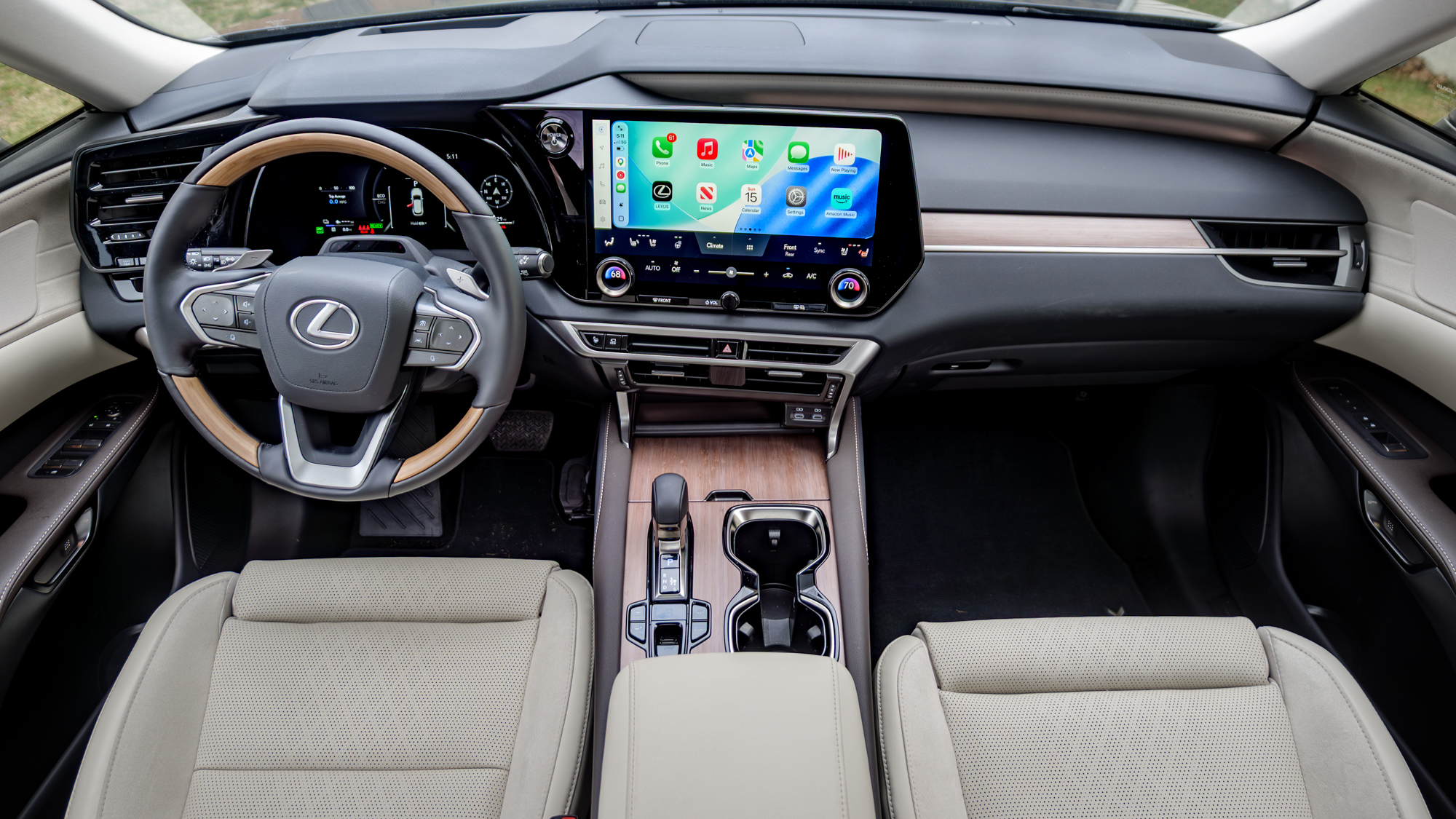 סקירת 2026 לקסוס RX 450h+.